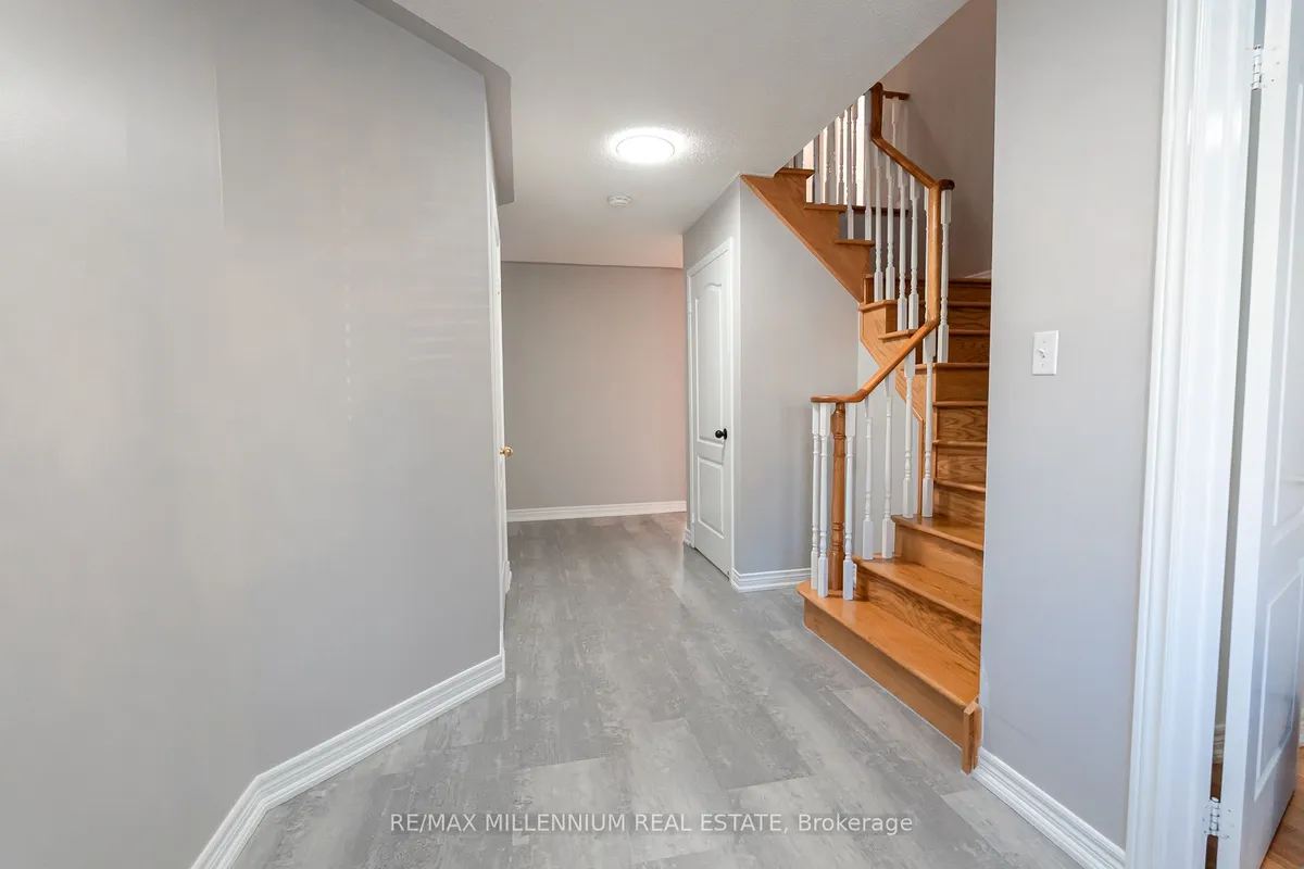 25 Bevan Crescent, ON L1T 4N3