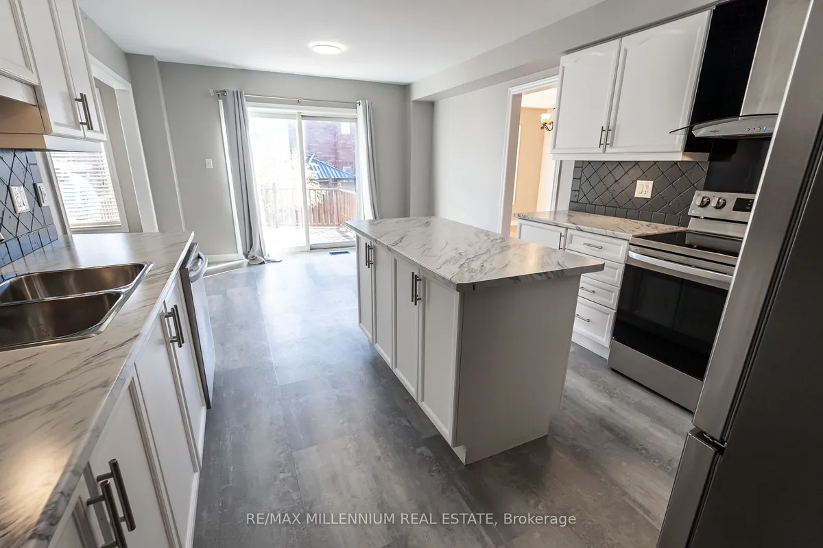 25 Bevan Crescent, ON L1T 4N3