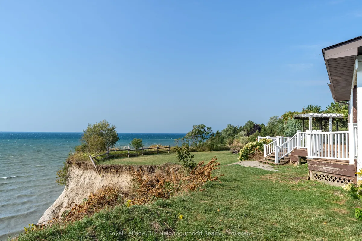 3741 Lakeshore Road, ON L1B 1L9