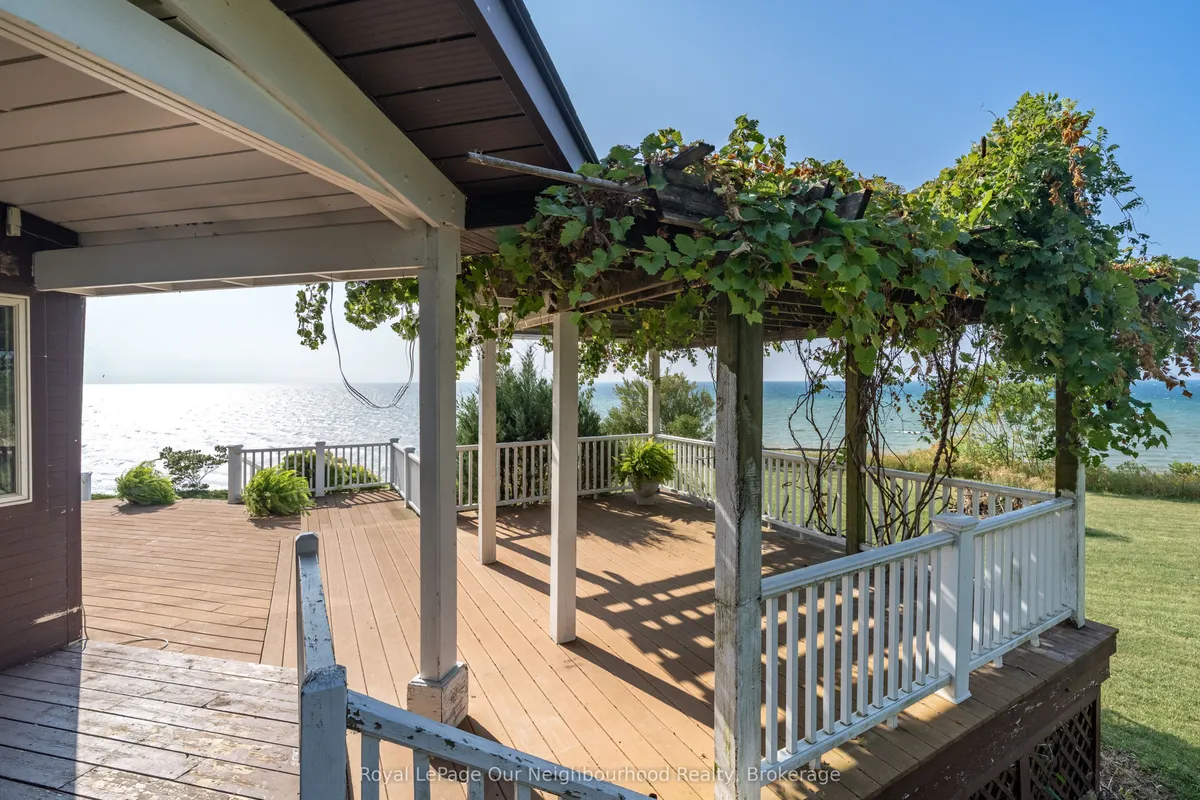 3741 Lakeshore Road, ON L1B 1L9