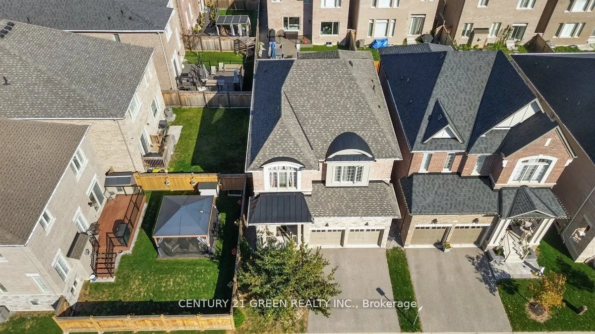 9 Coates Of Arms Lane, ON L1T 3S2