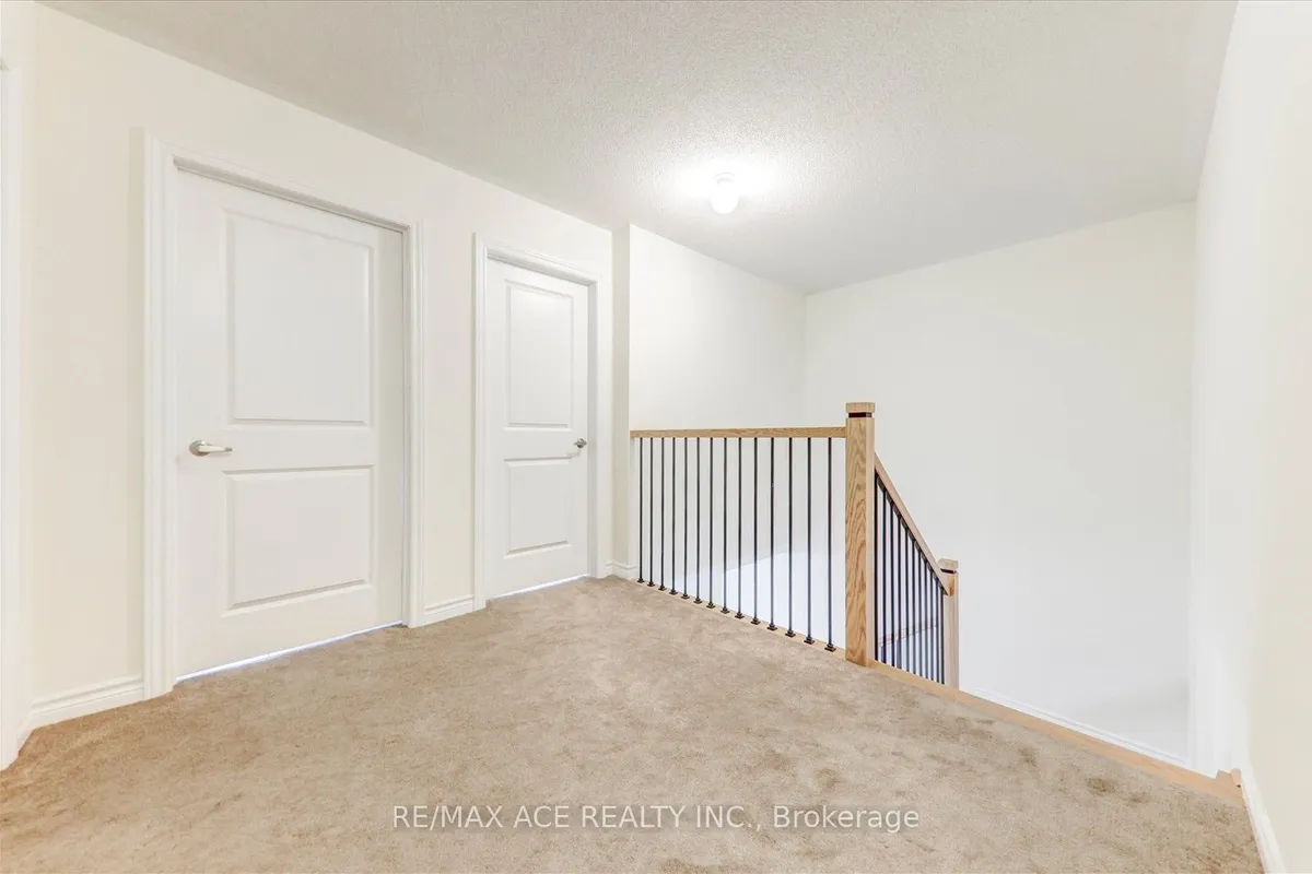 1152 Skyridge Boulevard, ON L1X 0M4