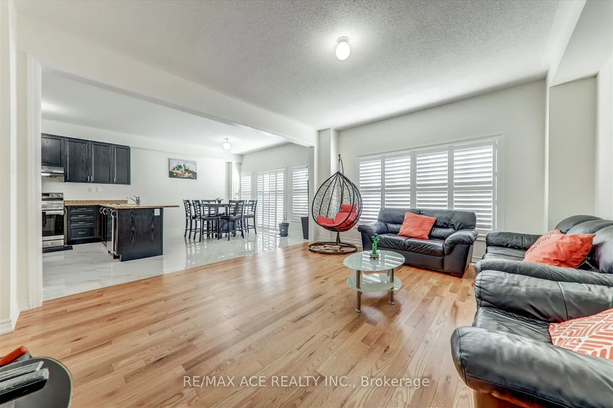 1152 Skyridge Boulevard, ON L1X 0M4