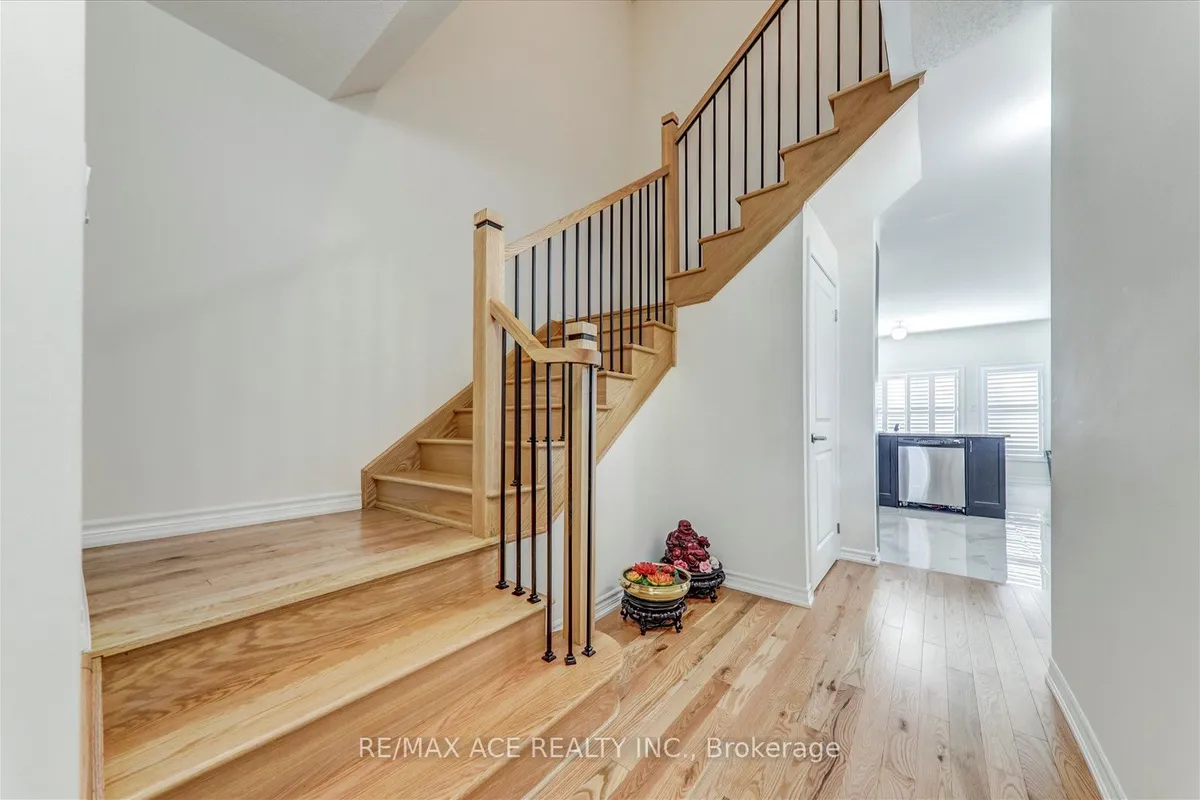 1152 Skyridge Boulevard, ON L1X 0M4