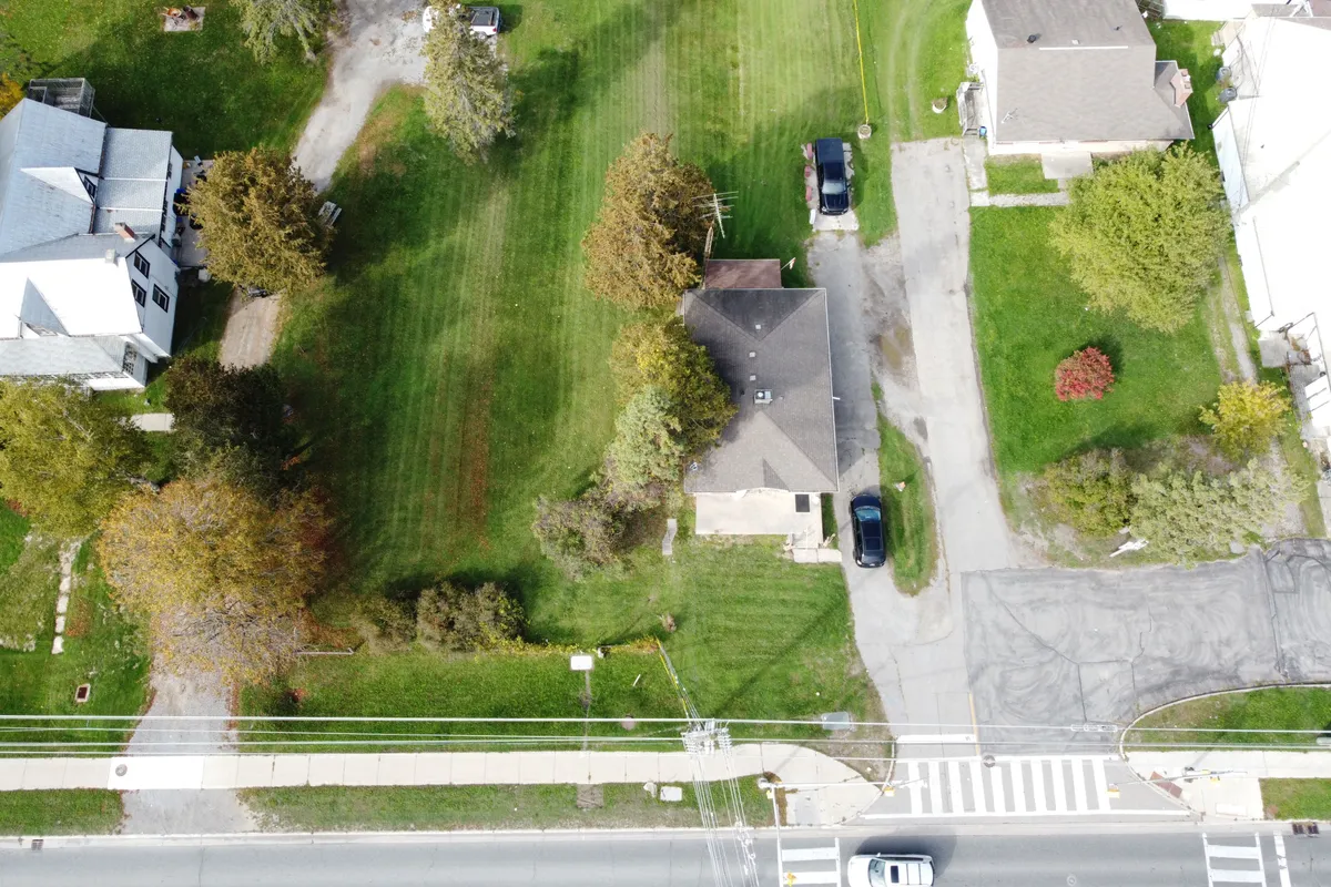 1898 Kingston Road, ON L1V 1C8