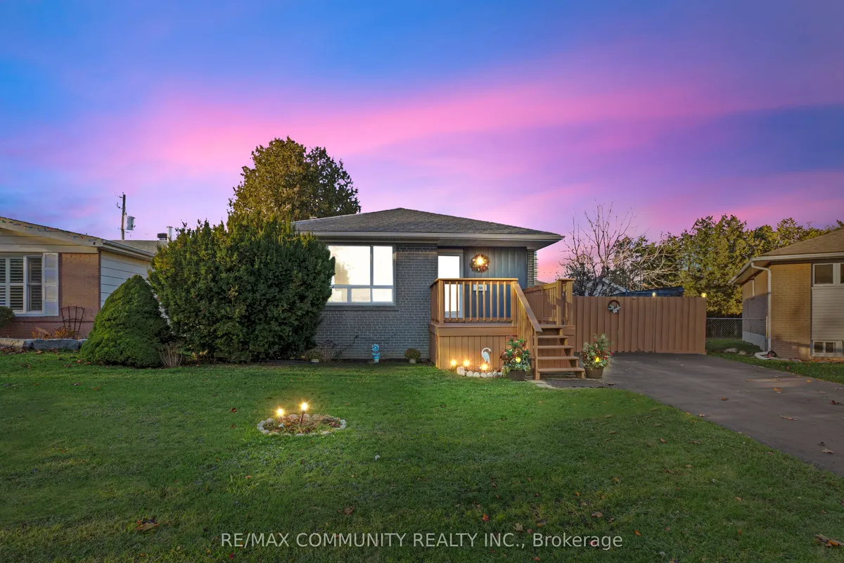 855 Zator Avenue, ON L1W 1Y2