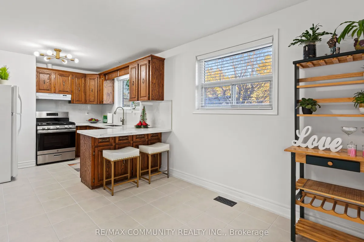 855 Zator Avenue, ON L1W 1Y2