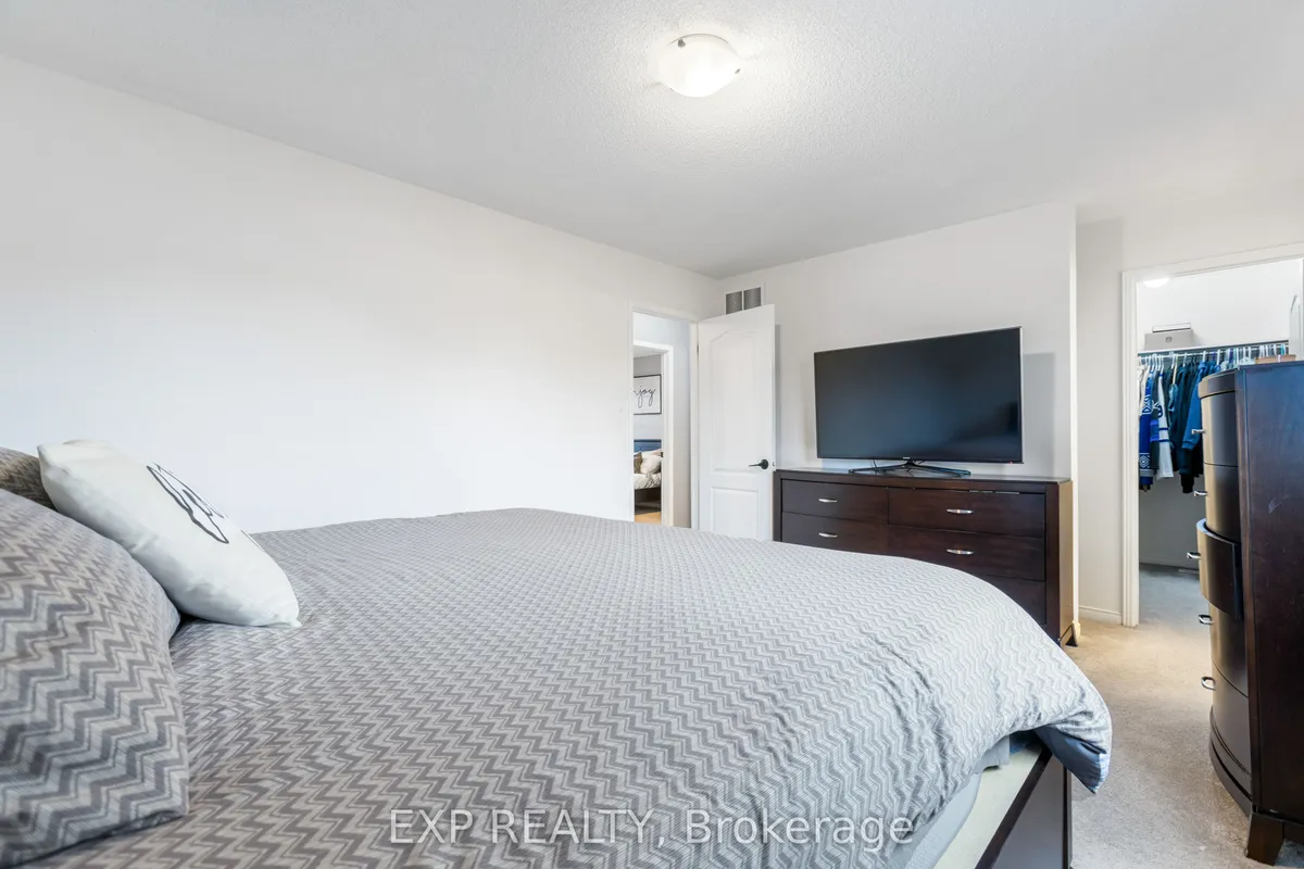 11 Robb Lane, ON L1C 0P1