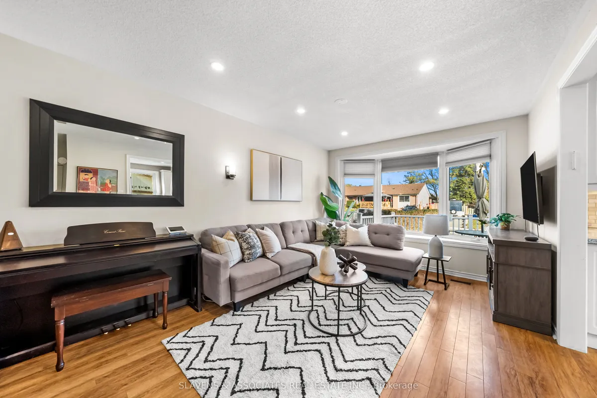 48 Billingsgate Crescent, ON L1S 2R8