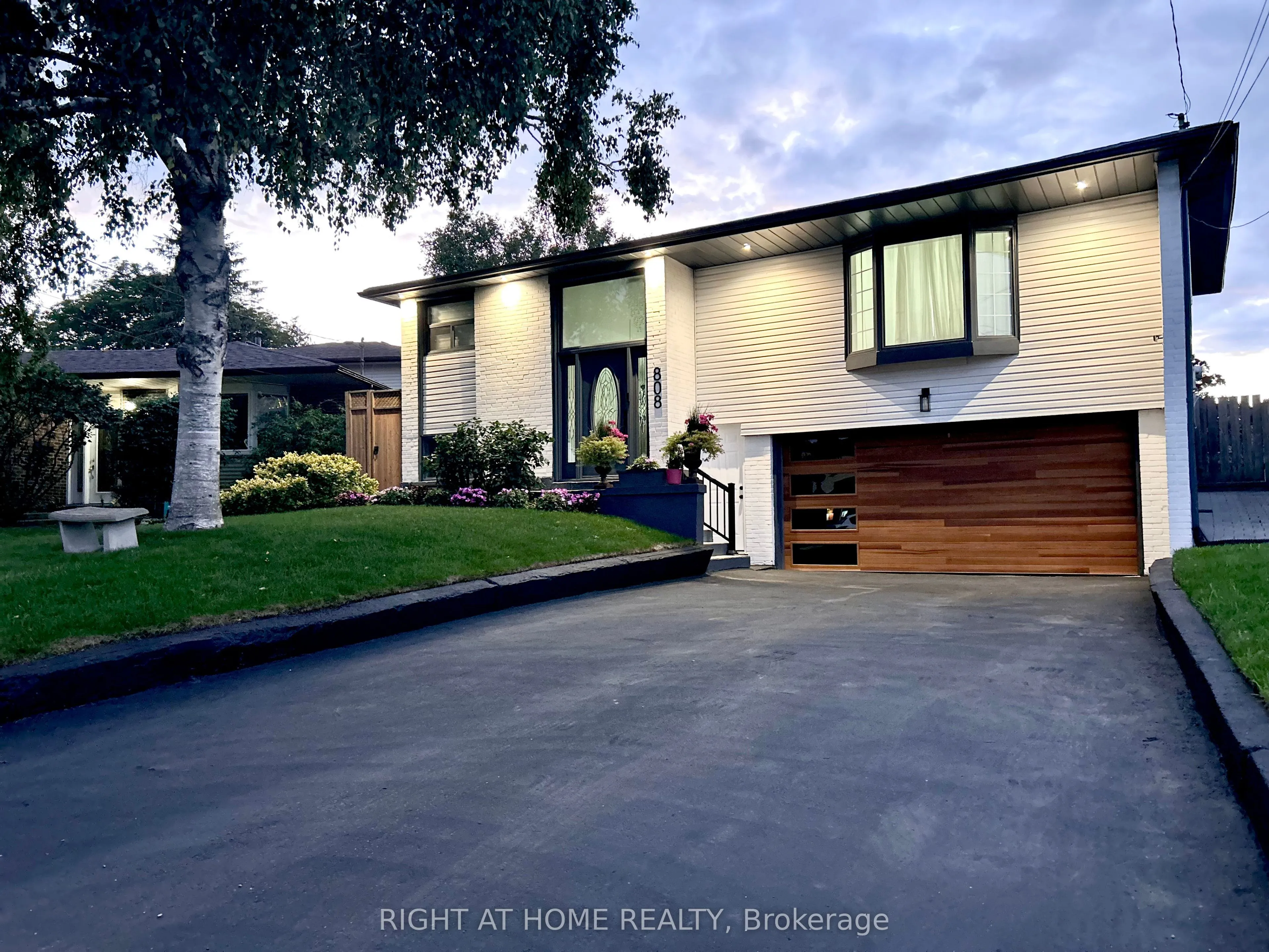 Detached interior view at 808 Sanok Drive Pickering