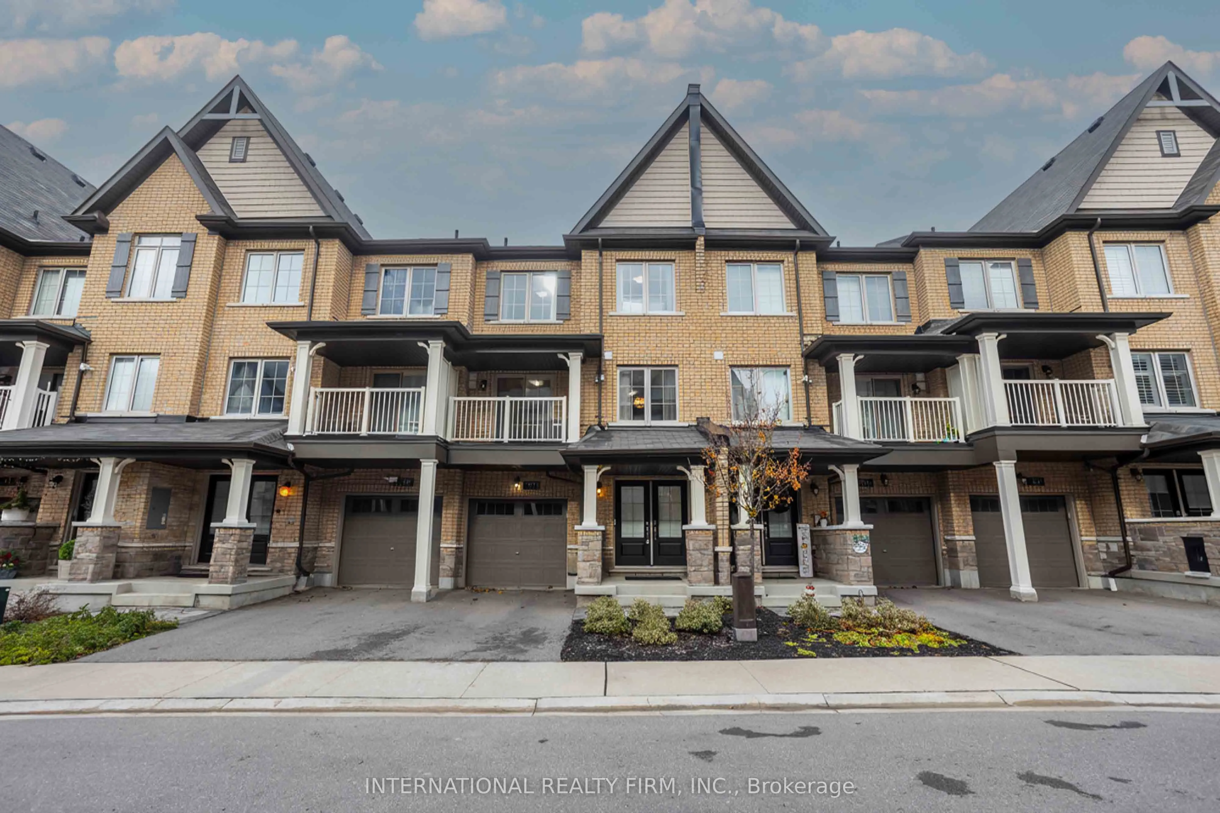 Att/Row/Townhouse 2 bedroom 3 bathroom at 37 Amulet Way in Whitby - MLS# E12583222
