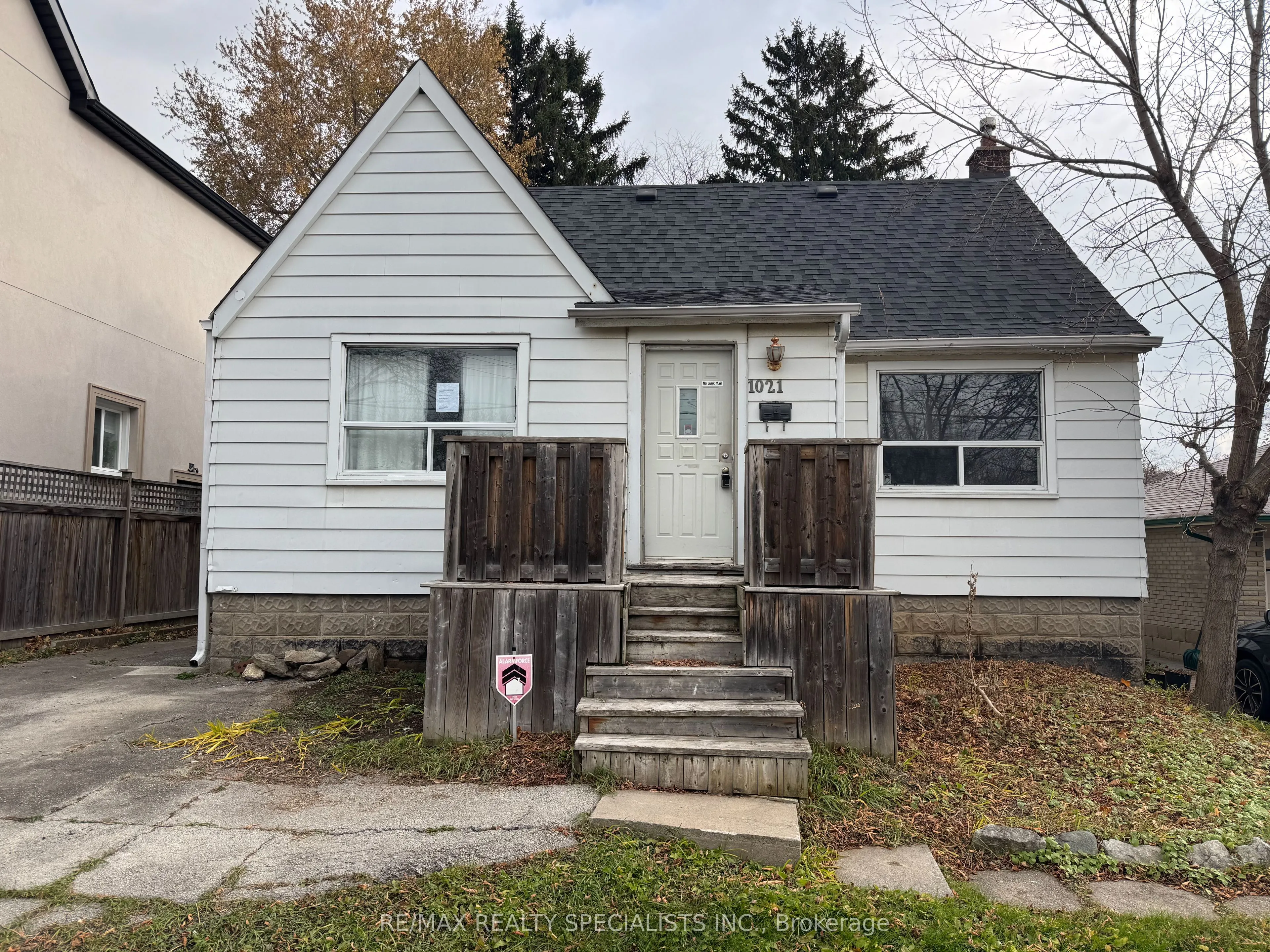 Detached interior view at 1021 Pharmacy Avenue Toronto