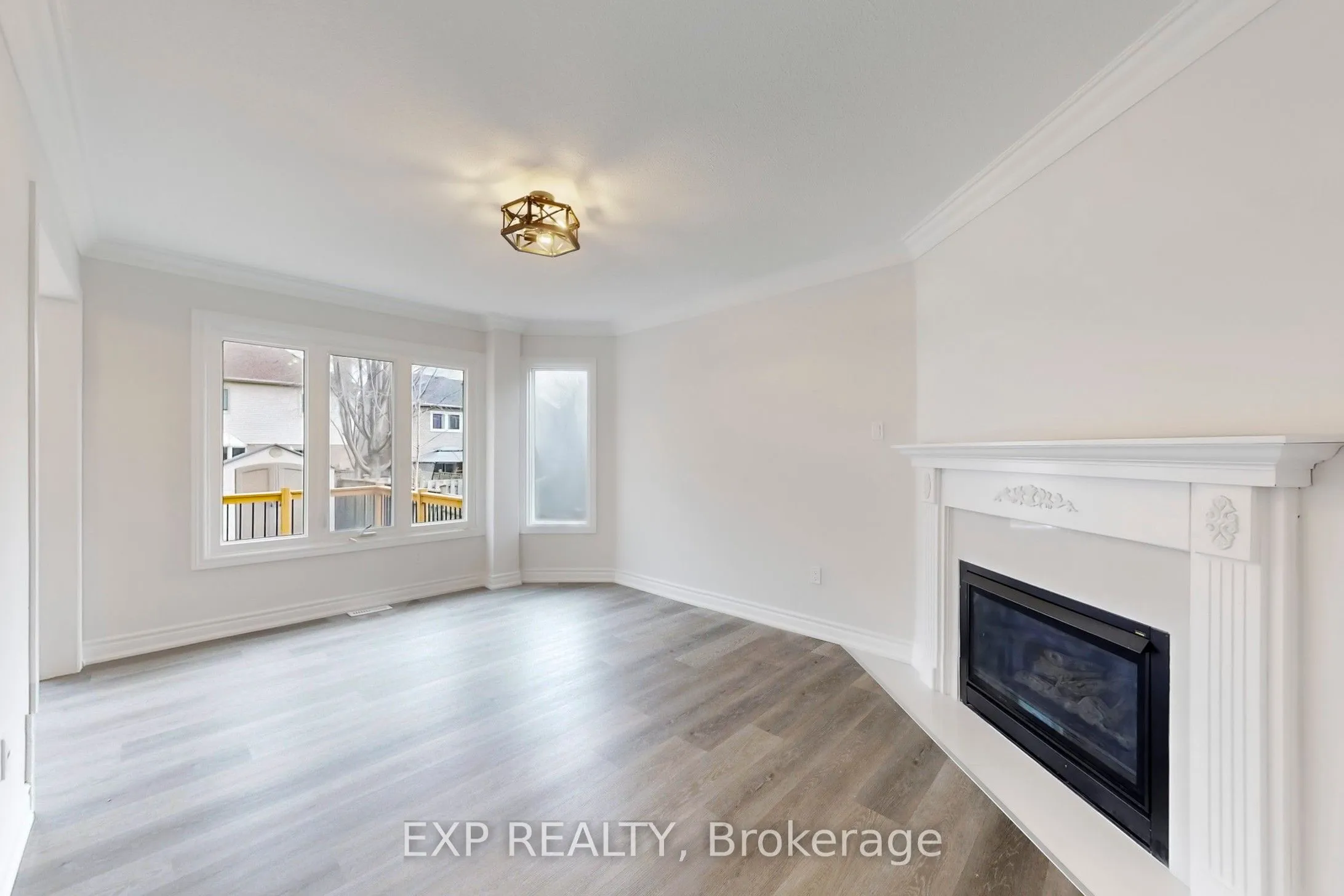 Detached kitchen at 1117 Windgrove Square Pickering