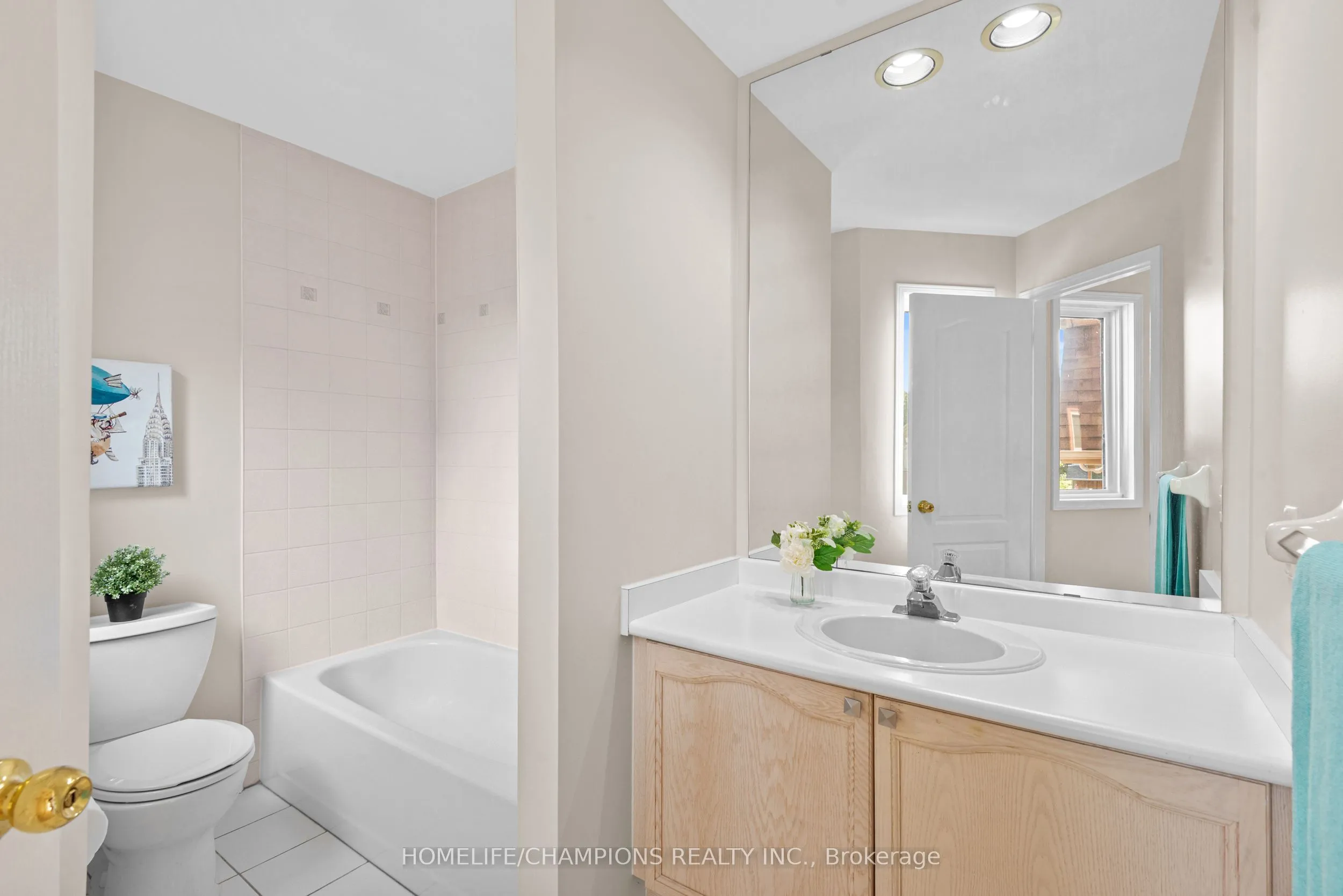 Detached kitchen at 104 Secord Street Pickering