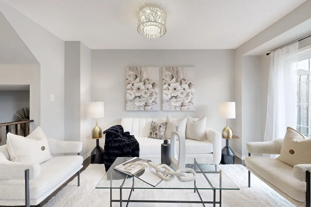 423 Rossland Road, ON L1Z 0M7