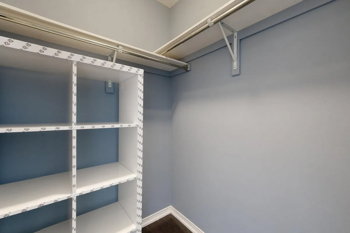 423 Rossland Road, ON L1Z 0M7