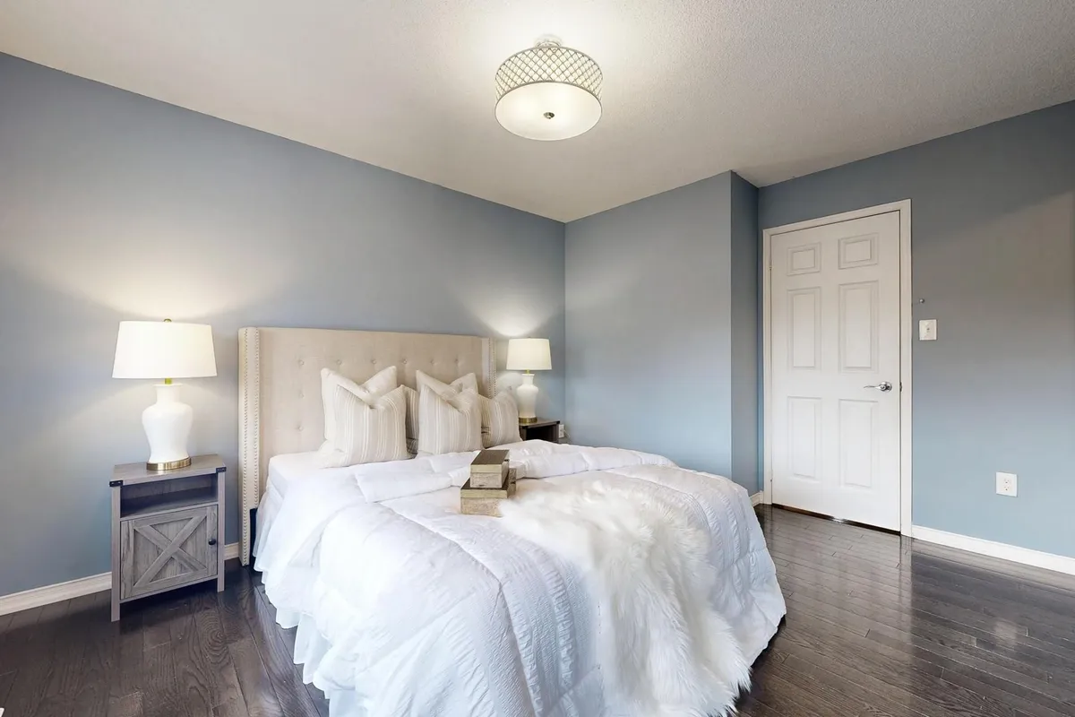 423 Rossland Road, ON L1Z 0M7