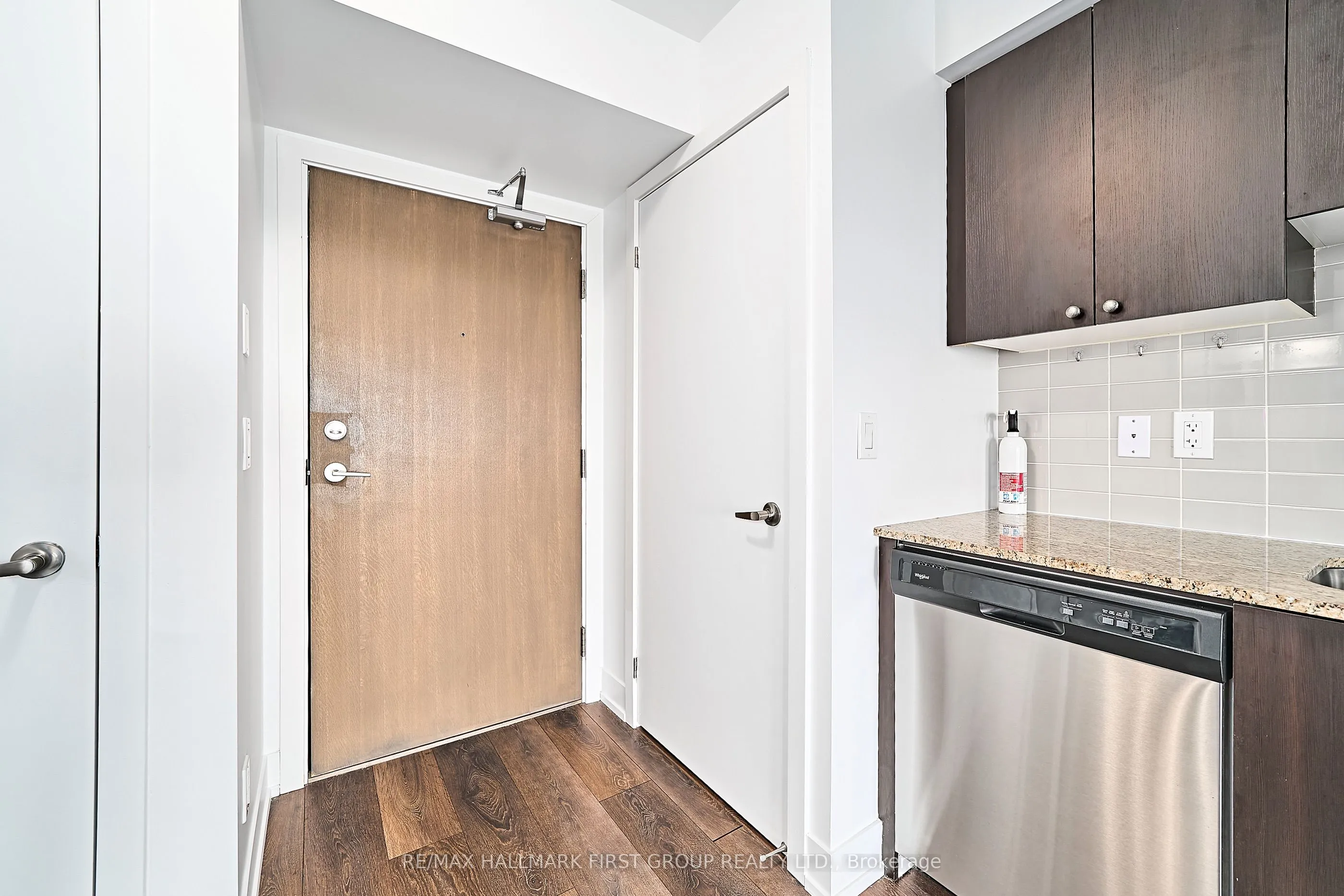 Condo Apartment kitchen at 1255 Bayly Street Pickering