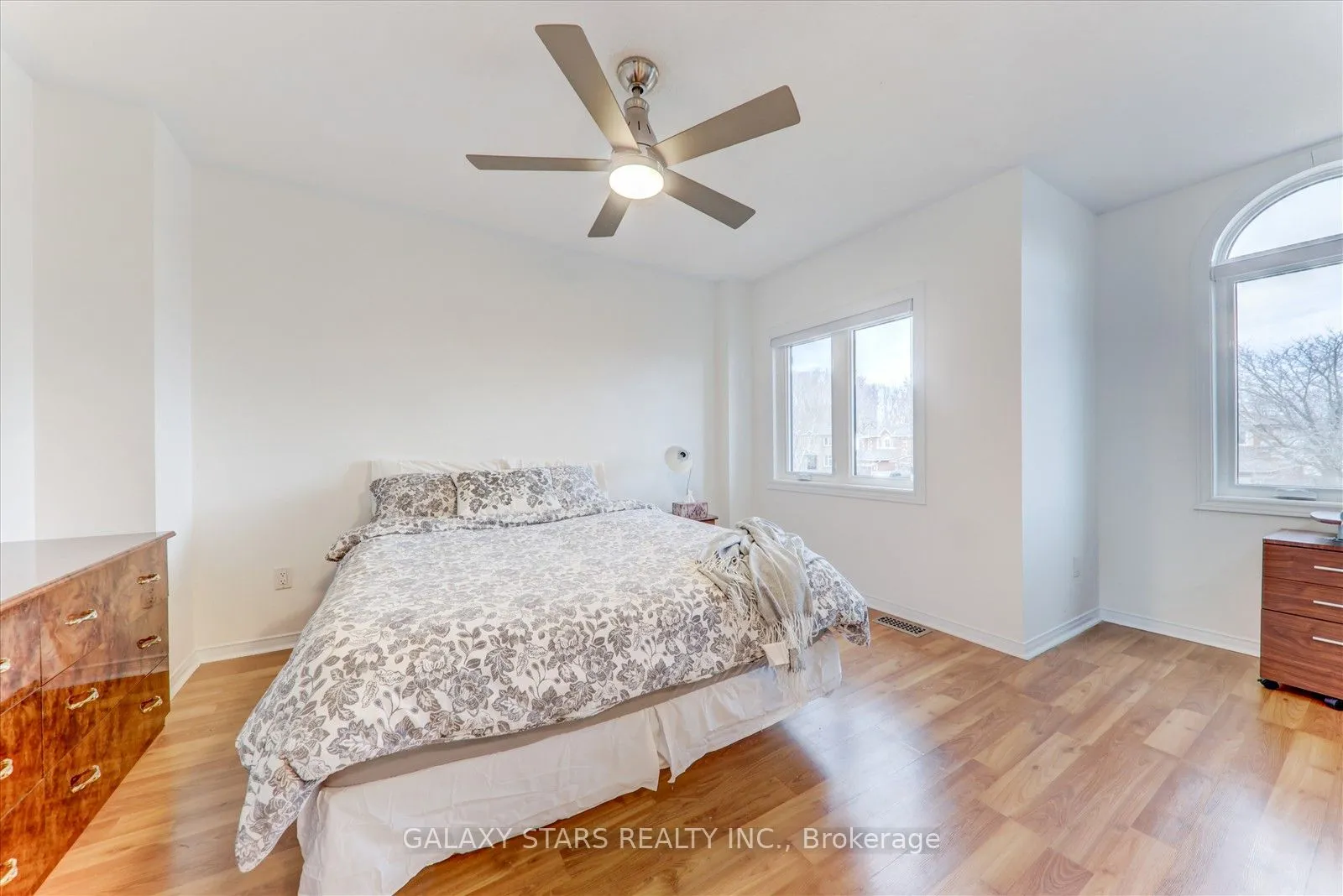 Detached kitchen at 27 John Walter Crescent Clarington