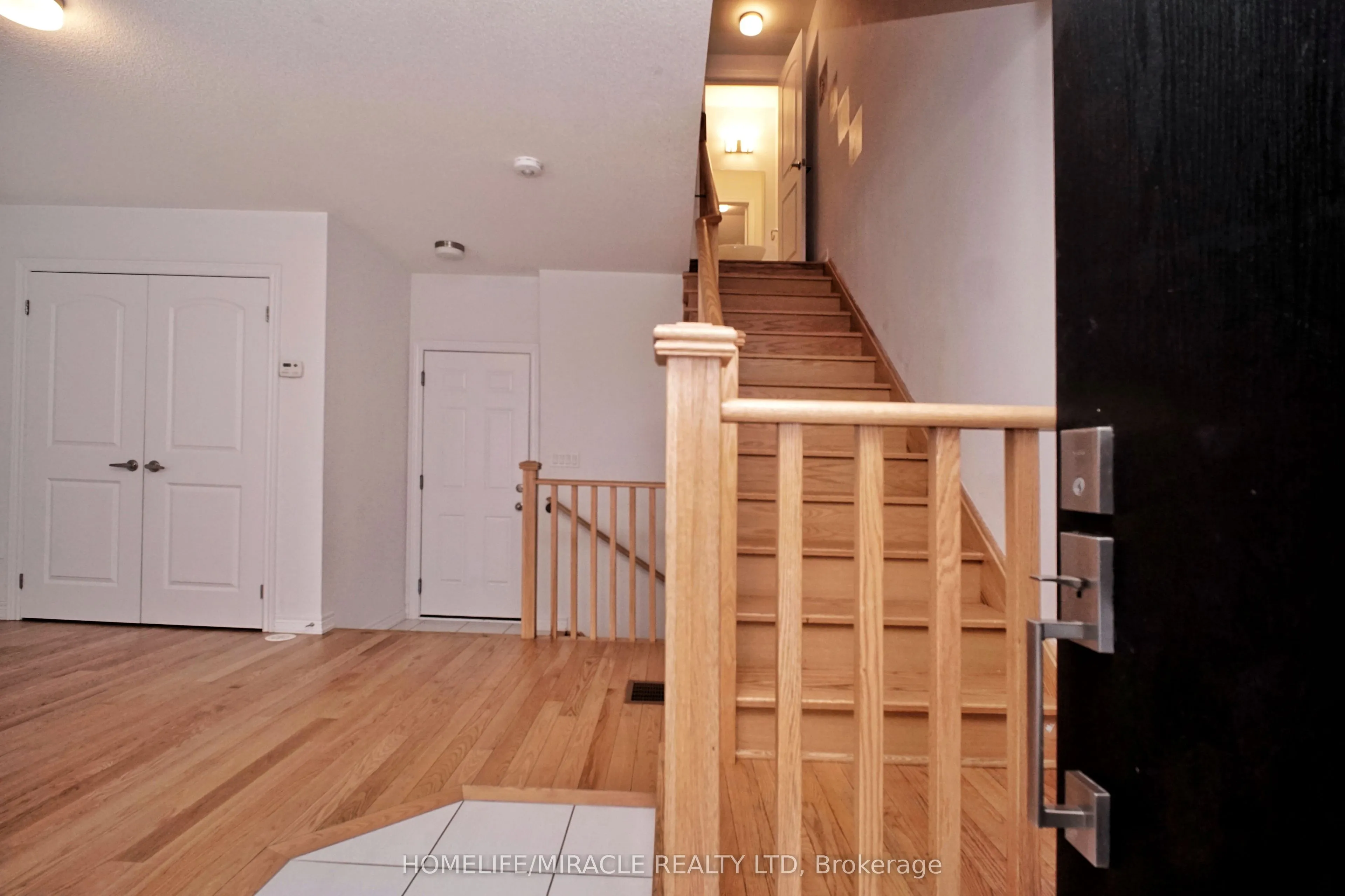 Att/Row/Townhouse 4 bedroom 3 bathroom at 59 Sorbara Way in Whitby - MLS# E12595164