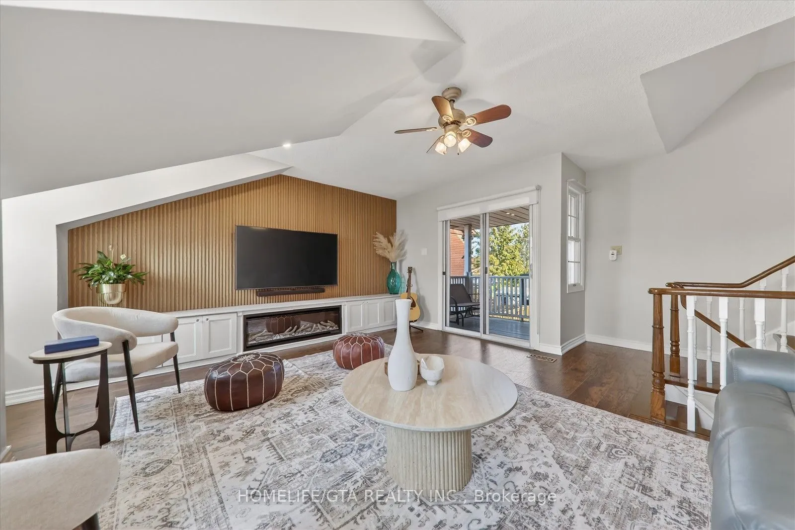 Detached kitchen at 1865 Brookshire Square Pickering