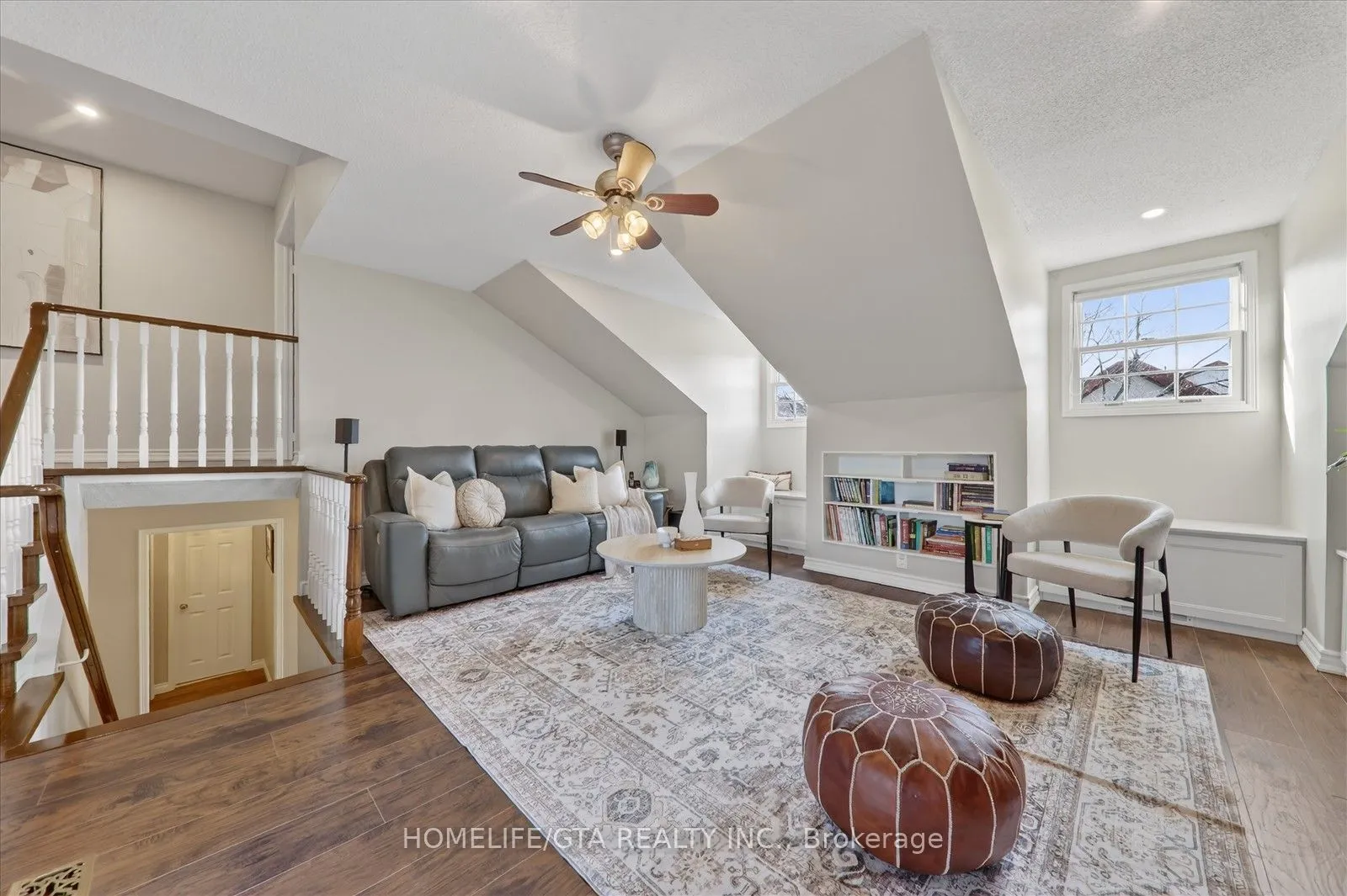 Detached living room at 1865 Brookshire Square Pickering
