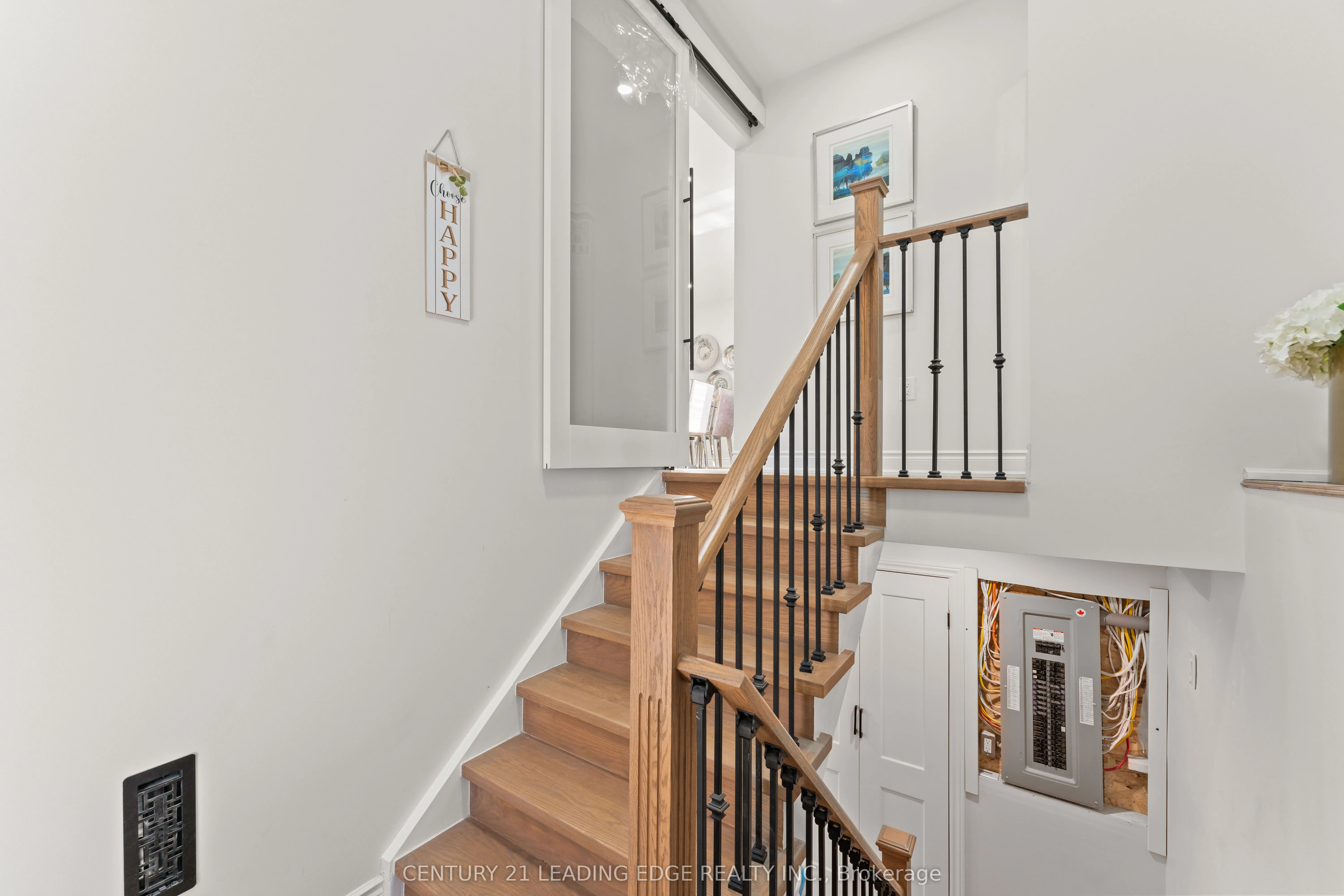 Semi-Detached  6 bedroom 4 bathroom at 1 LOCKHART Gate in Clarington - MLS# E12596010