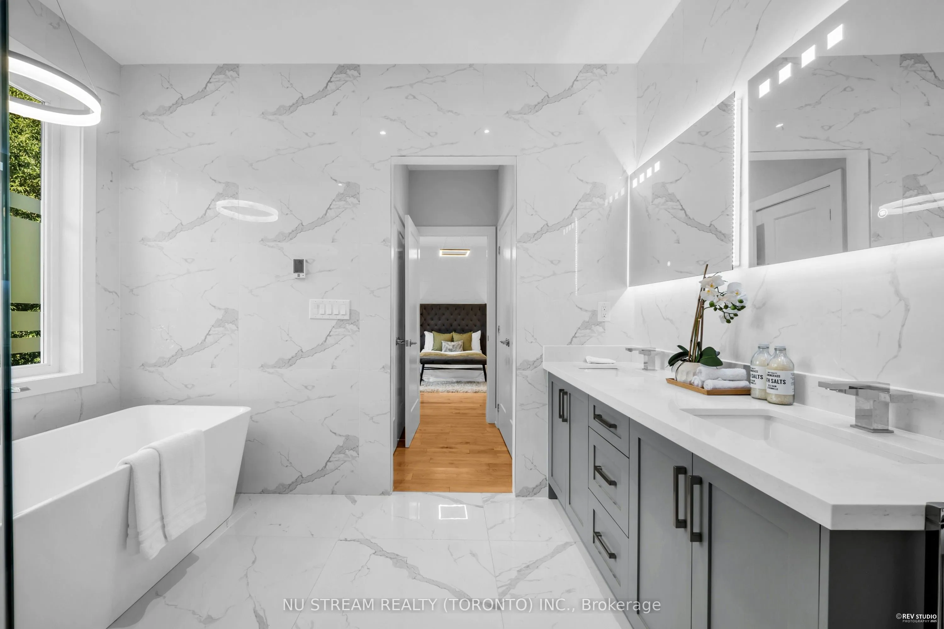 Detached living room at 4 Westbourne Avenue Toronto