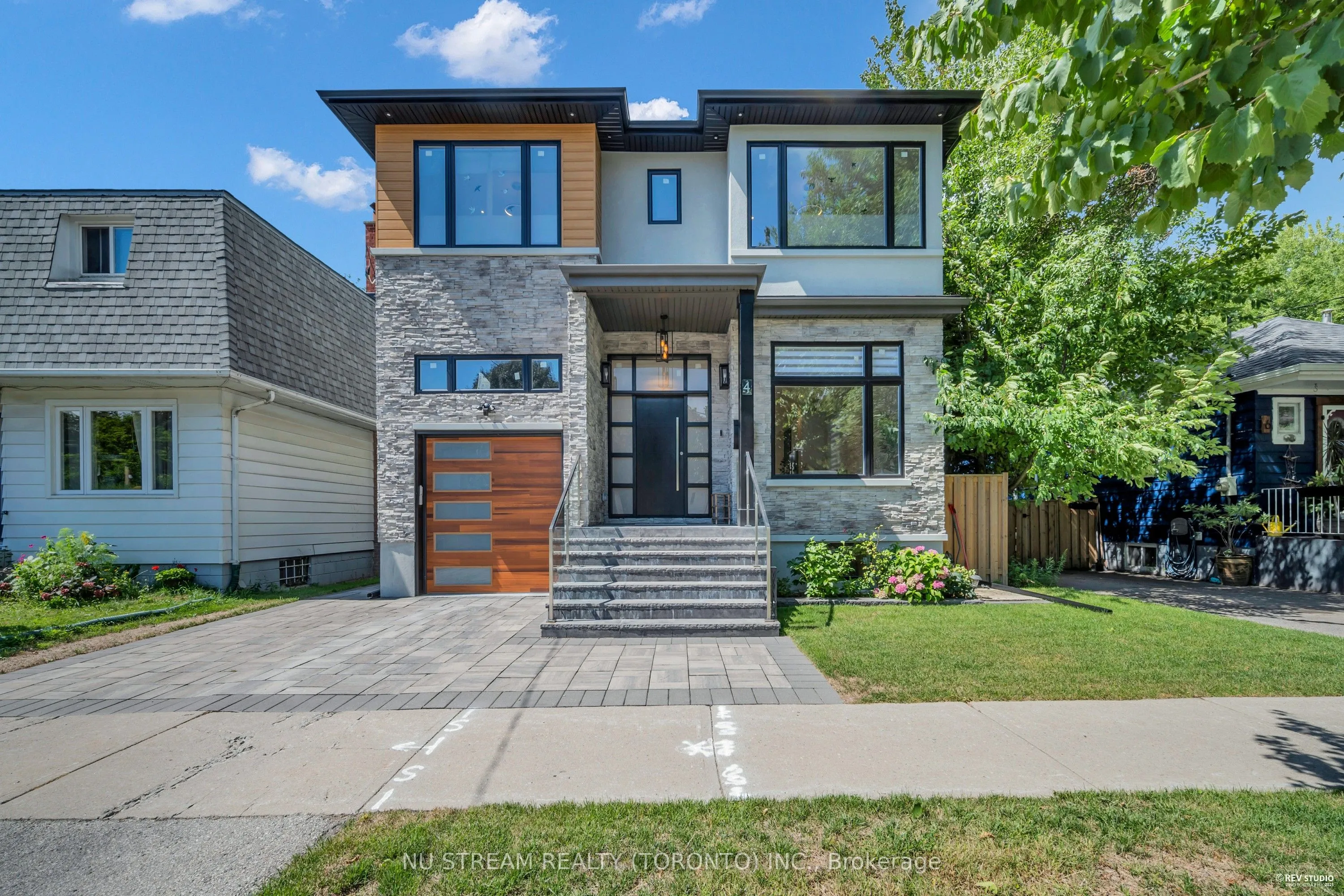 Detached 5 bedroom 5 bathroom at 4 Westbourne Avenue in Toronto - MLS# E12596444