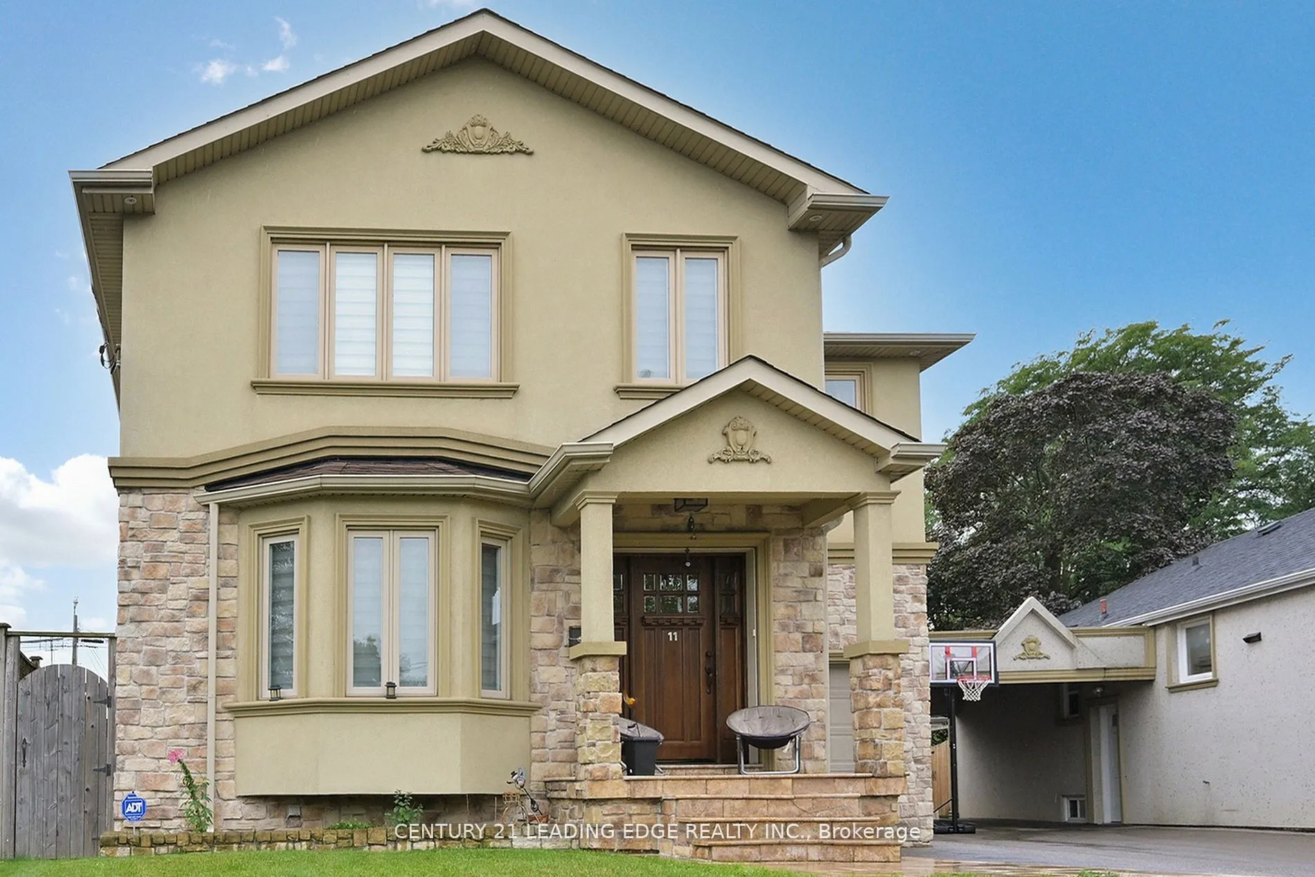 Detached 5 bedroom 5 bathroom at 11 Bellvare Crescent in Toronto - MLS# E12597006