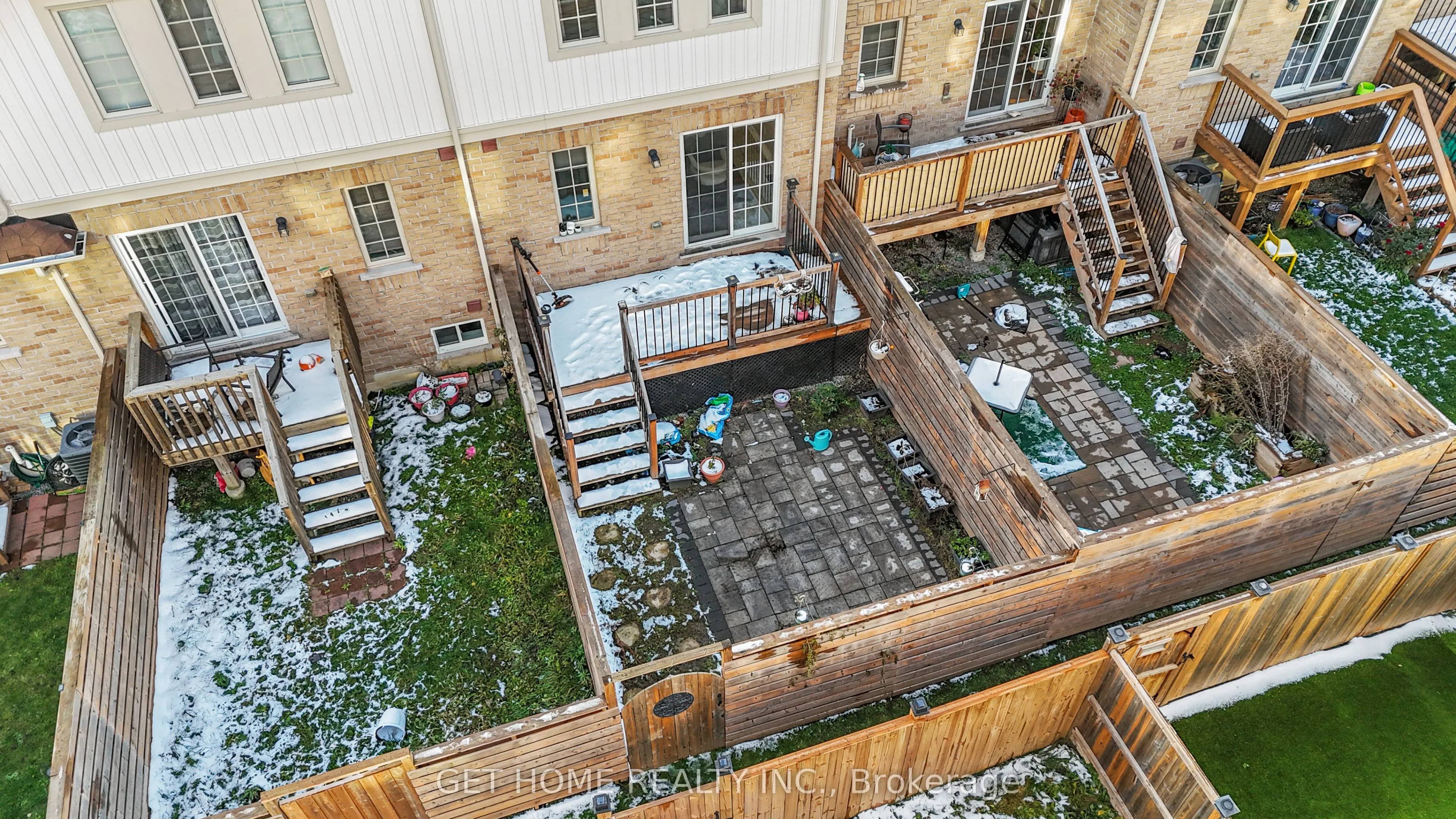 Att/Row/Townhouse 4 bedroom 3 bathroom at 21 Benjamin Way in Whitby - MLS# E12597150