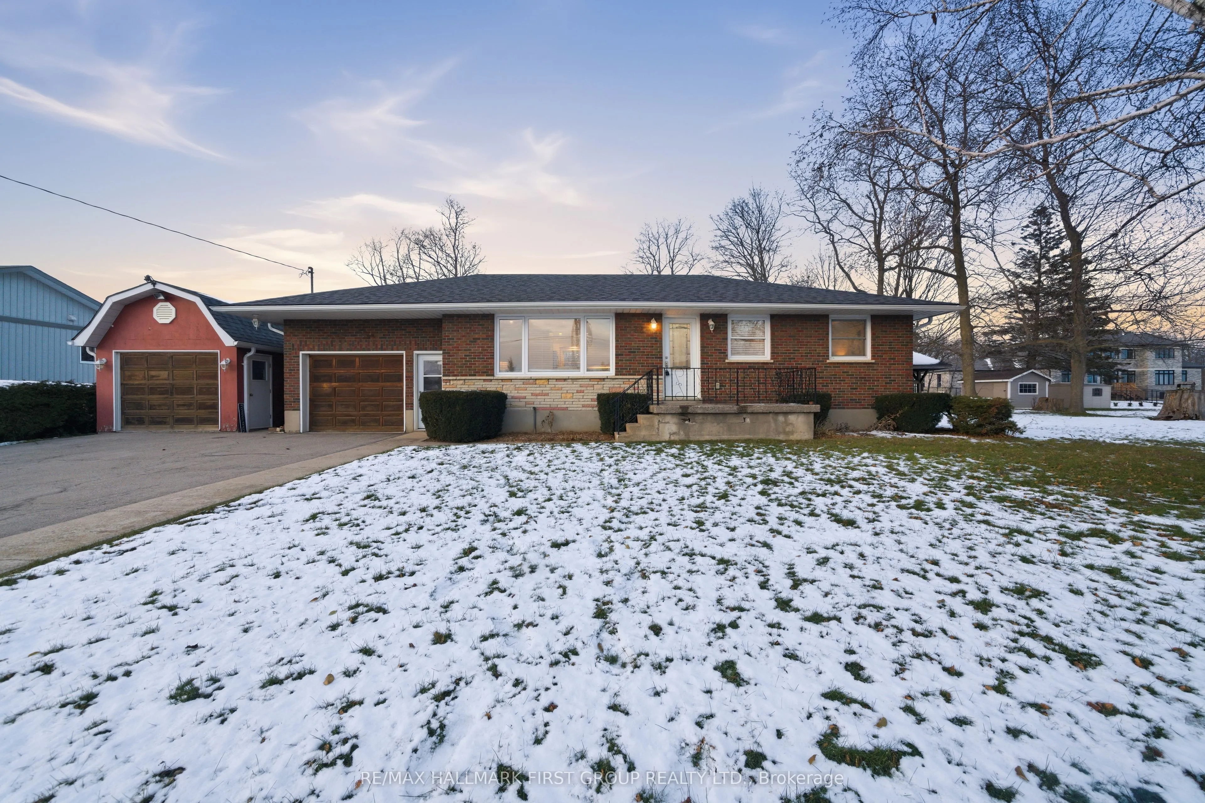 Detached 3 bedroom 1 bathroom at 32 Jones Avenue in Clarington - MLS# E12597252