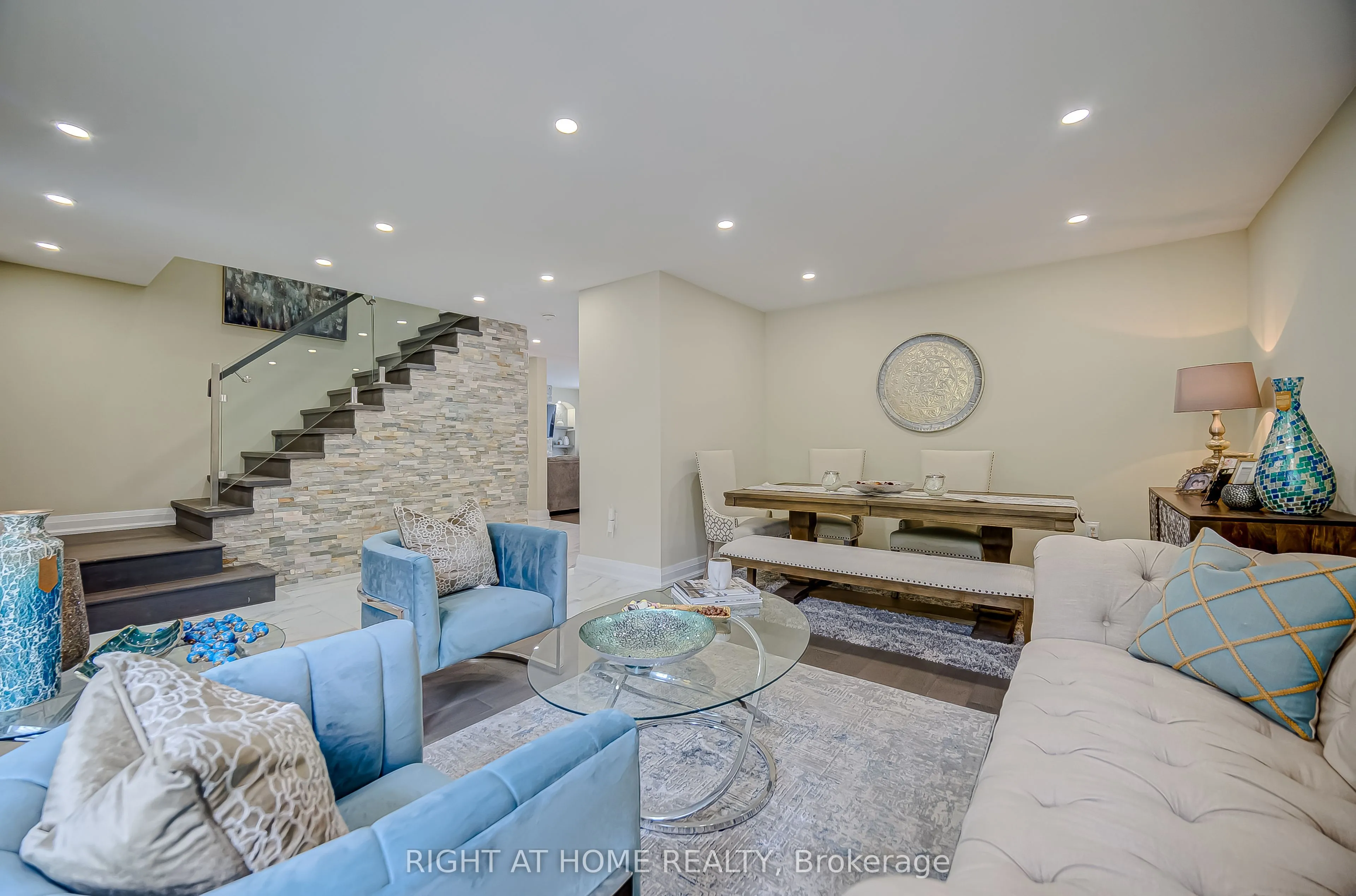 Detached interior view at 1482 OLD FOREST Road Pickering