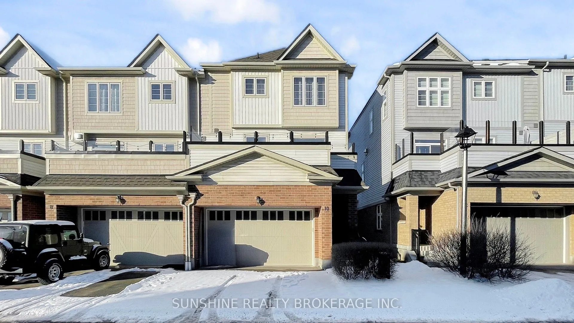Att/Row/Townhouse 4 bedroom 3 bathroom at 10 Cornerside Way in Whitby - MLS# E12600120