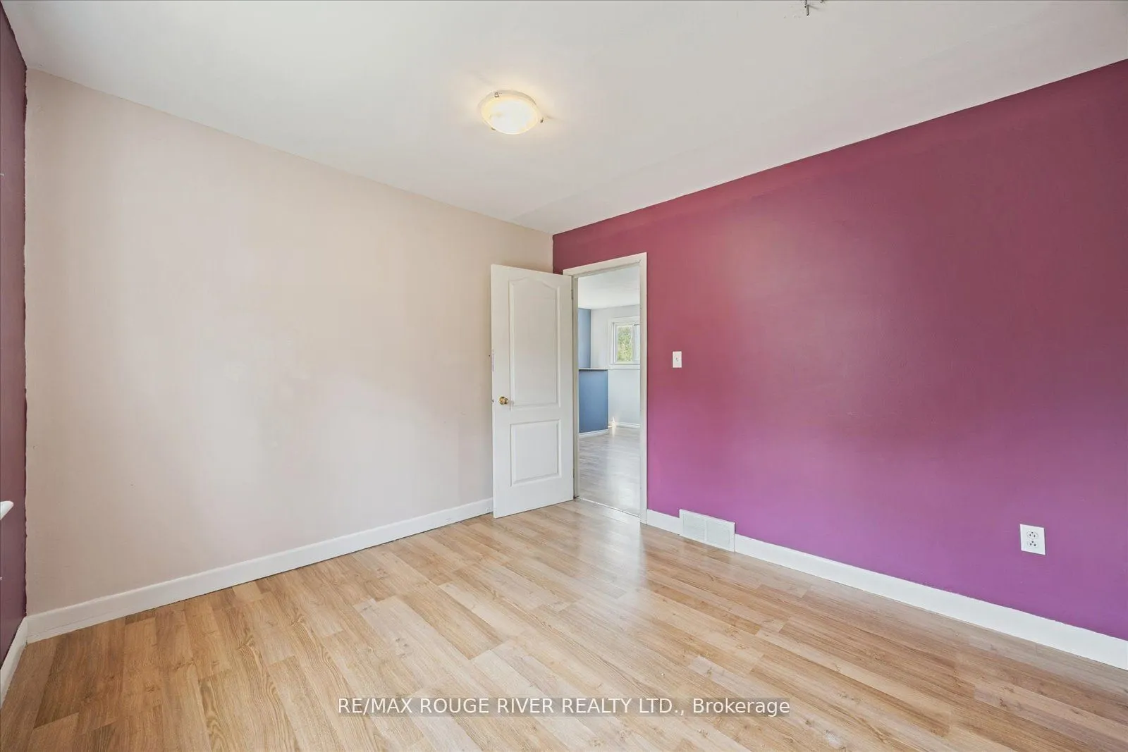 Detached living room at 2037 Nash Road Clarington