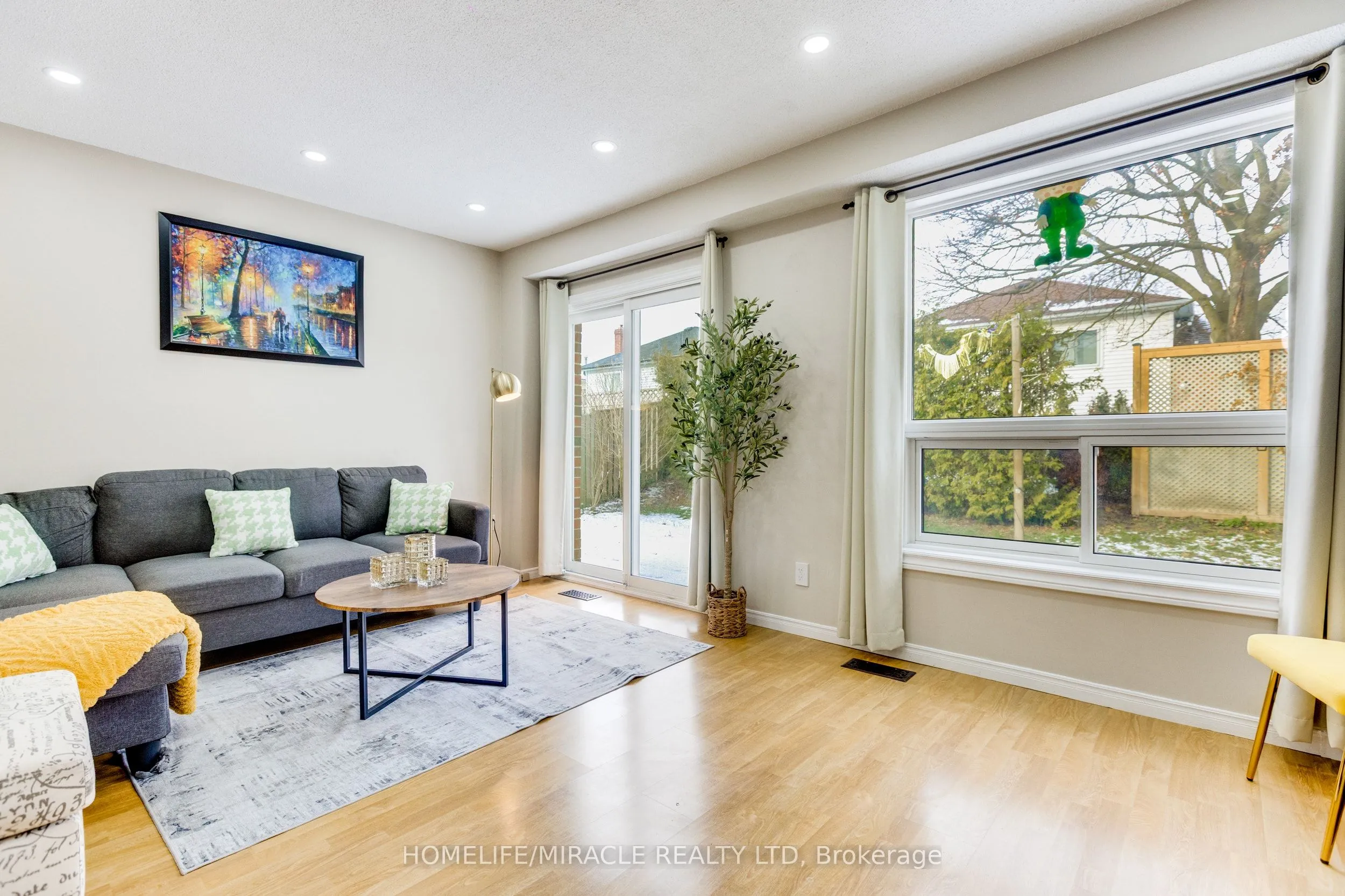 Detached kitchen at 33 Mossgrove Court Clarington