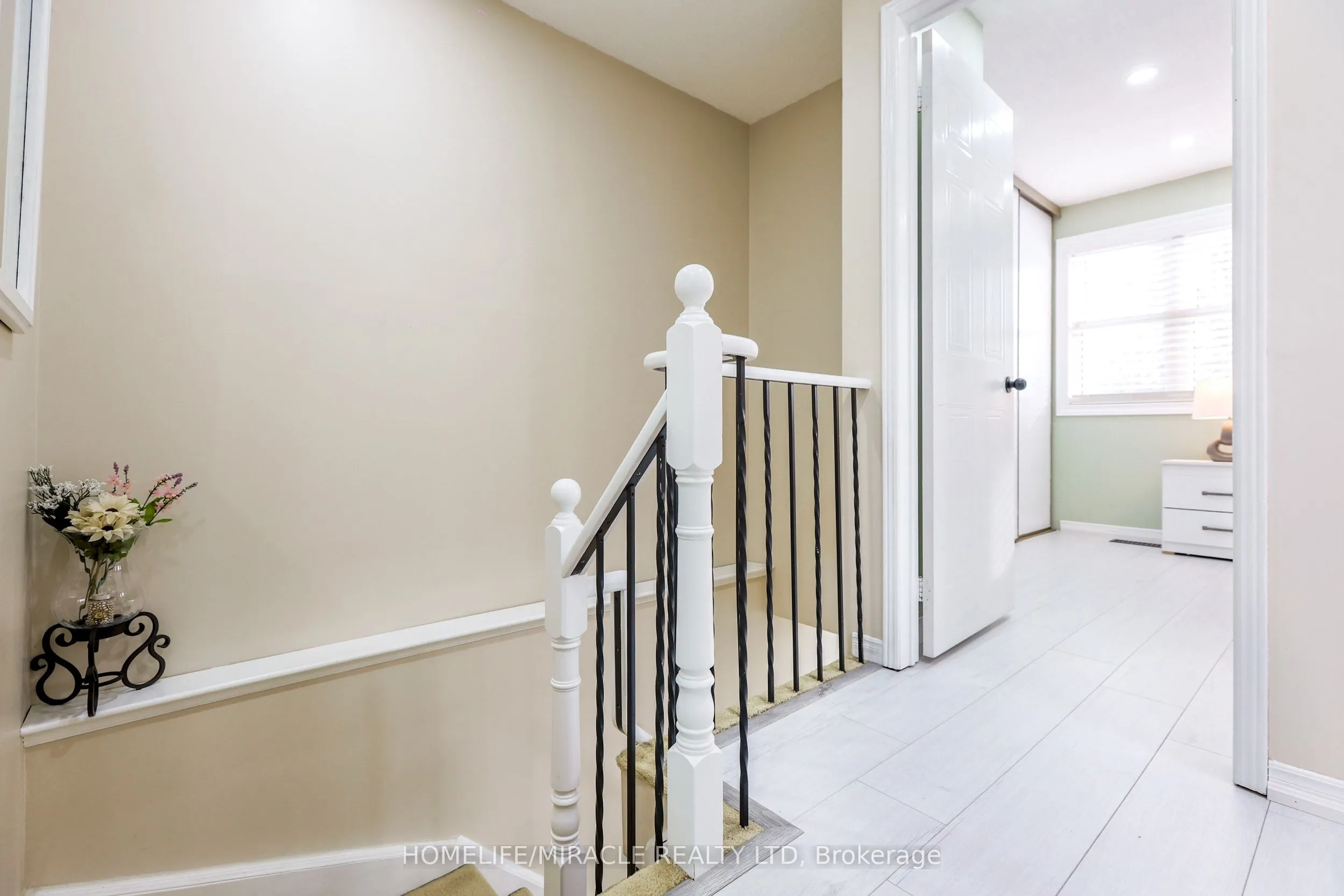 Detached living room at 33 Mossgrove Court Clarington