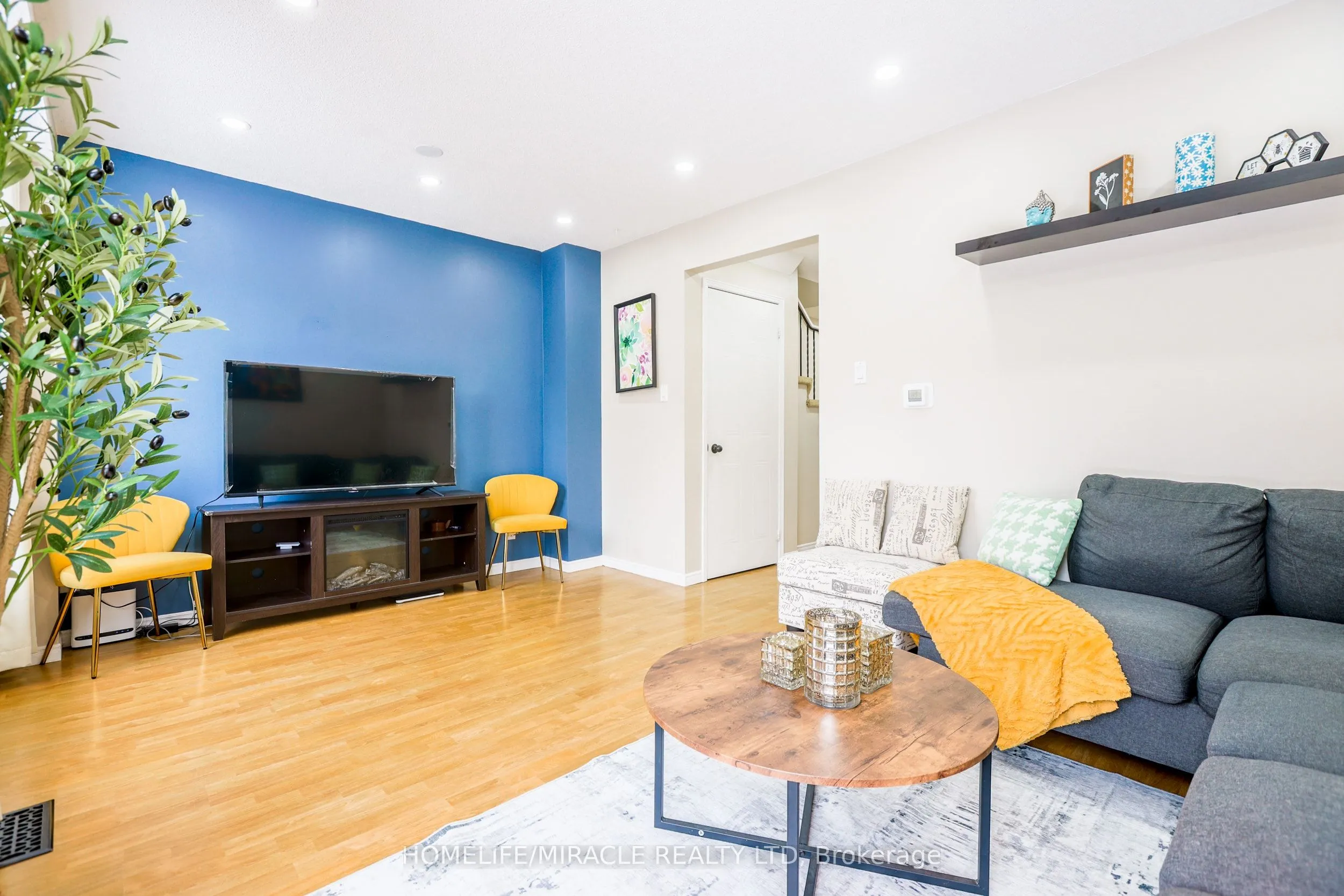 Detached 4 bedroom 2 bathroom at 33 Mossgrove Court in Clarington - MLS# E12601804