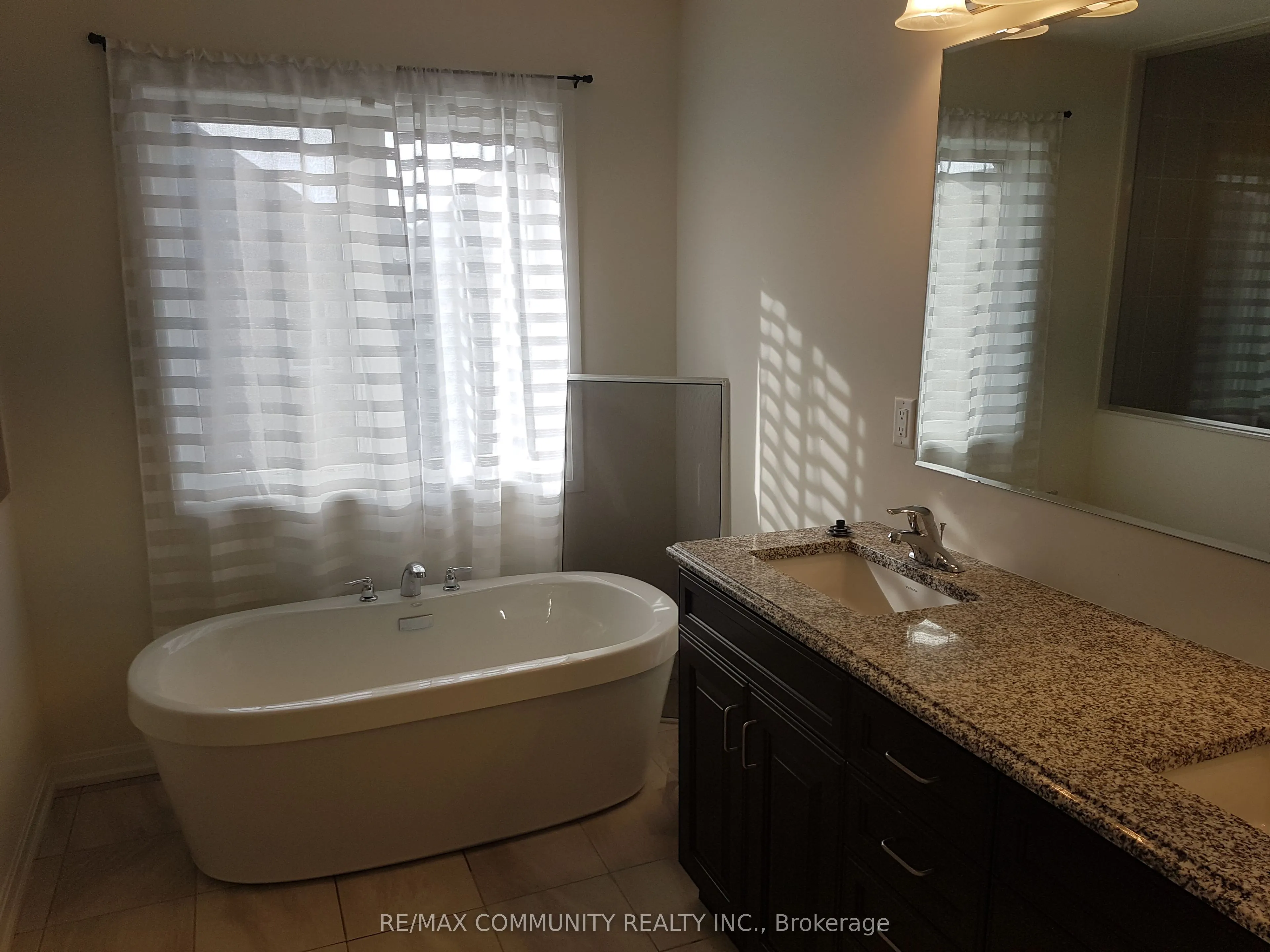 Detached kitchen at 2447 Moonlight Crescent Pickering