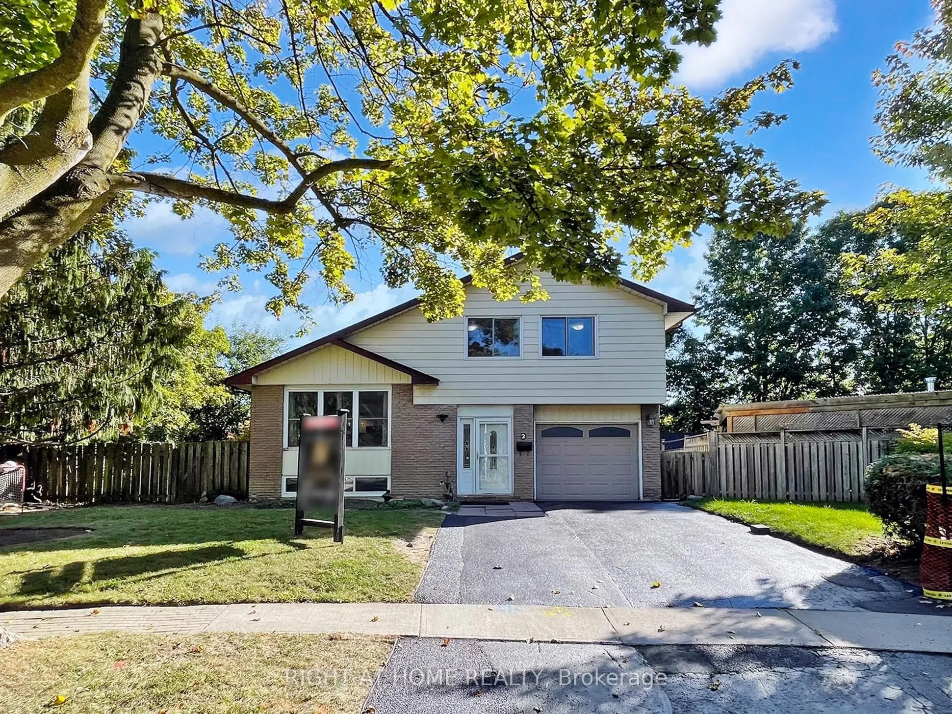 Detached 4 bedroom 2 bathroom at 2 Hetherington Drive in Clarington - MLS# E12606696