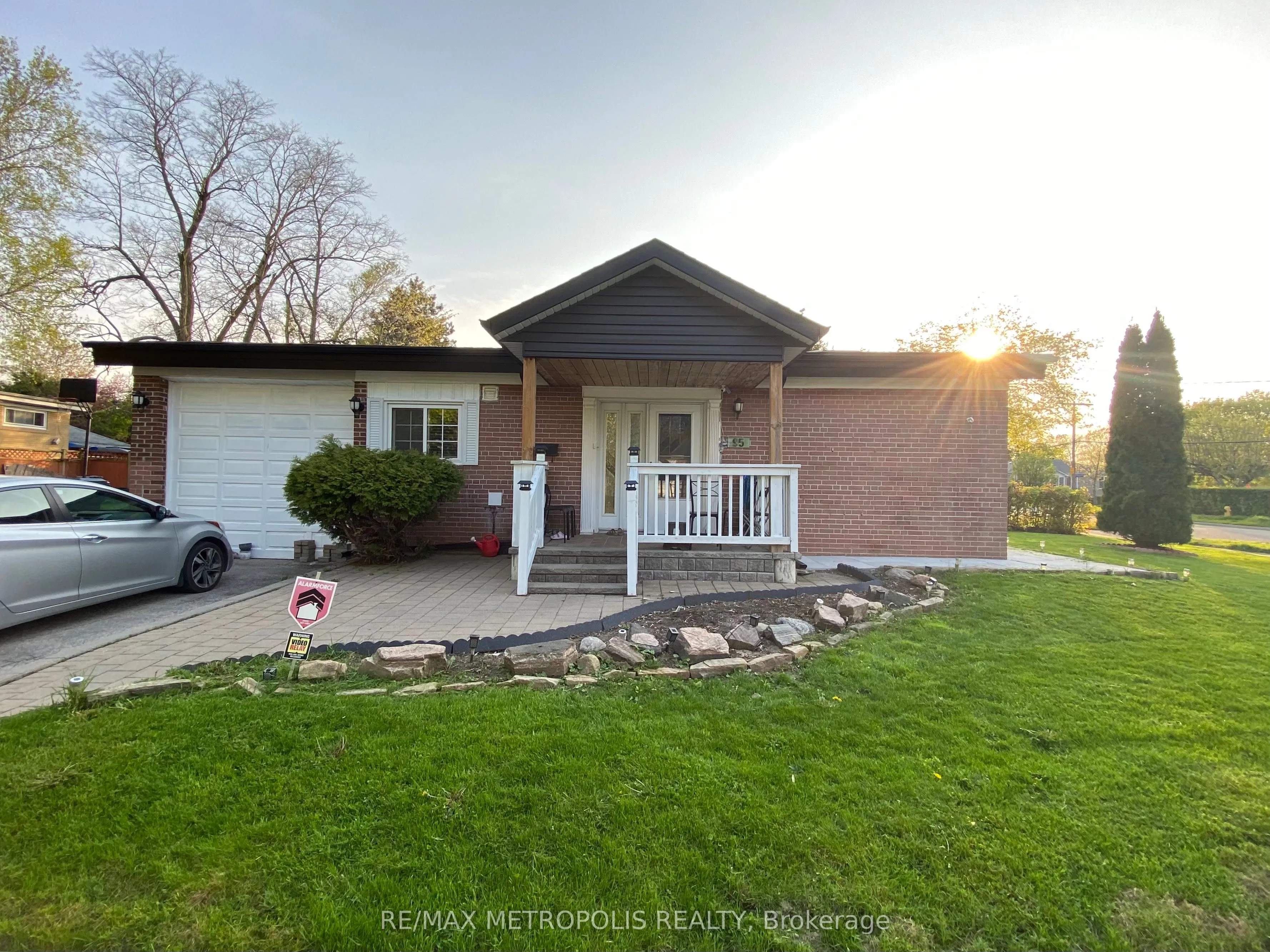 95 Nelson Street, Toronto, ON M1J 2V5