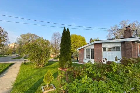 95 Nelson Street, Toronto, ON M1J 2V5