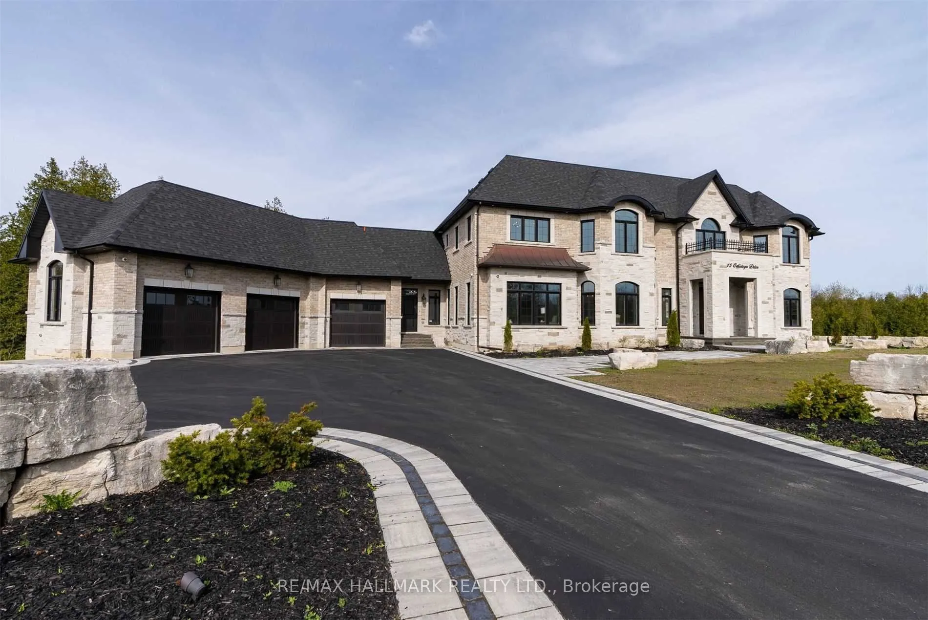 15 Calistoga Drive, Whitby, ON L0B 1A0