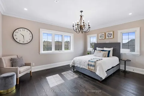 15 Calistoga Drive, Whitby, ON L0B 1A0