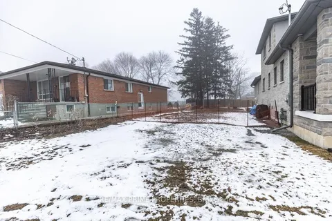 33 Andrew Ave, Toronto, ON M1M 3H1