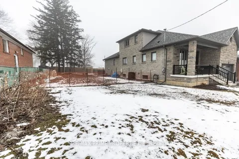 33 Andrew Ave, Toronto, ON M1M 3H1