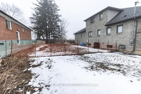 33 Andrew Ave, Toronto, ON M1M 3H1