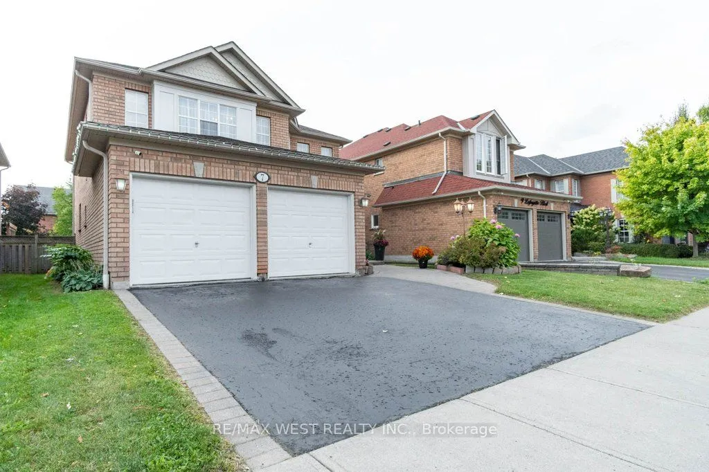 7 Lafayette Blvd, Whitby, ON L1P 1T1