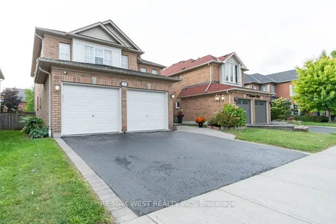 7 Lafayette Blvd, Whitby, ON L1P 1T1