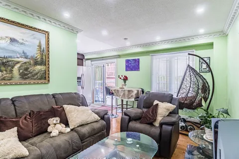 55 Scarfair Ptwy, Toronto, ON M1B 4G2